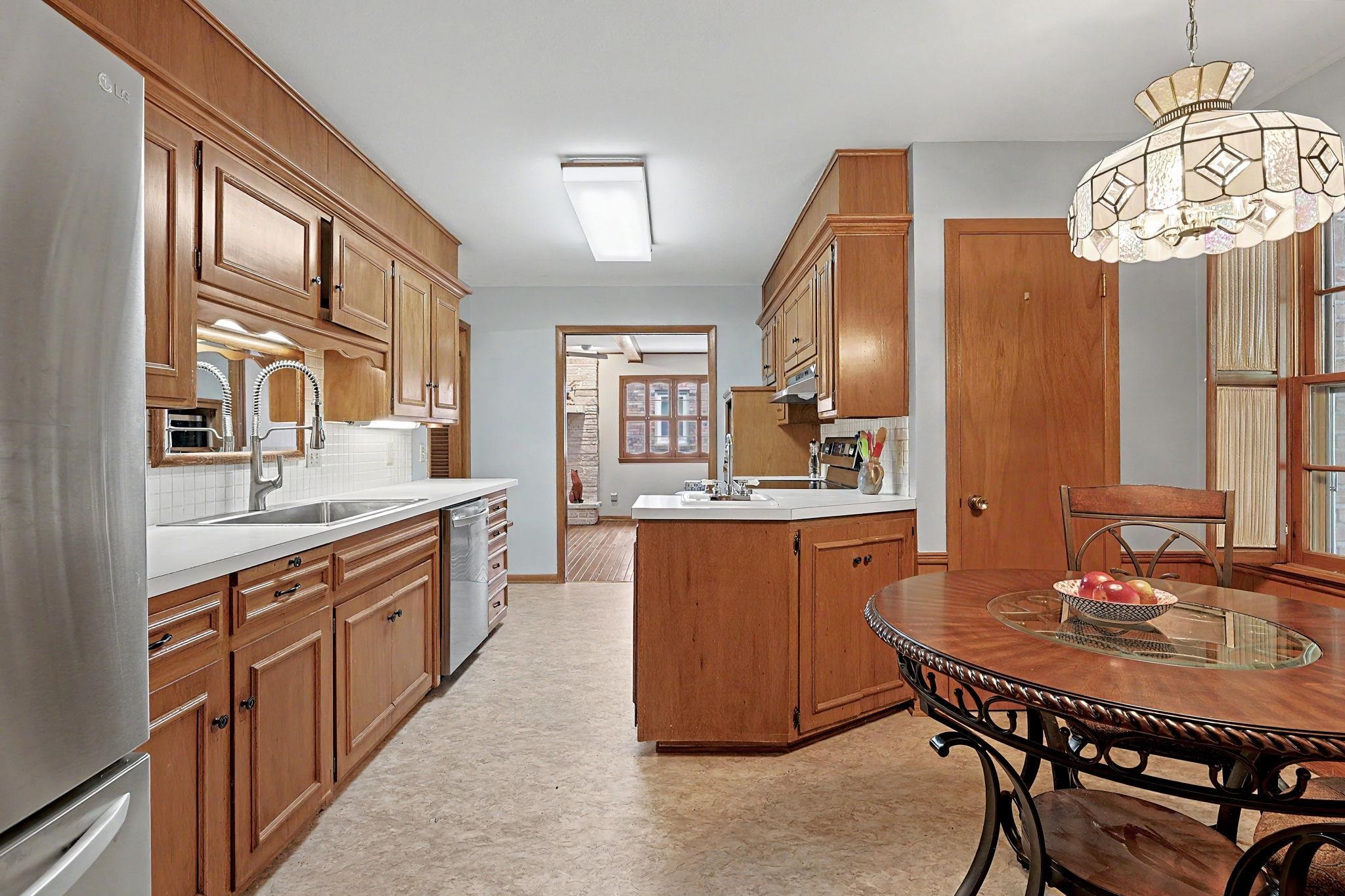 251 N Armour Property Photo 15