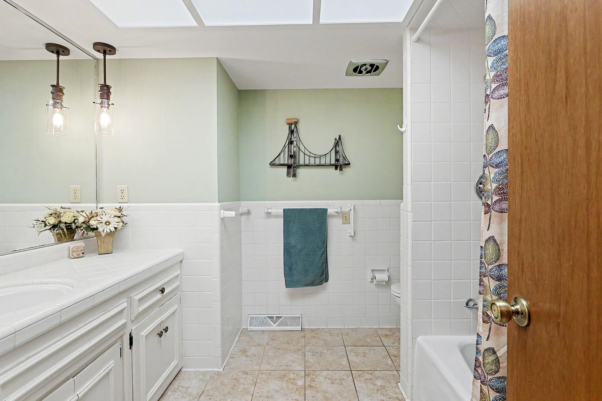 251 N Armour Property Photo 17