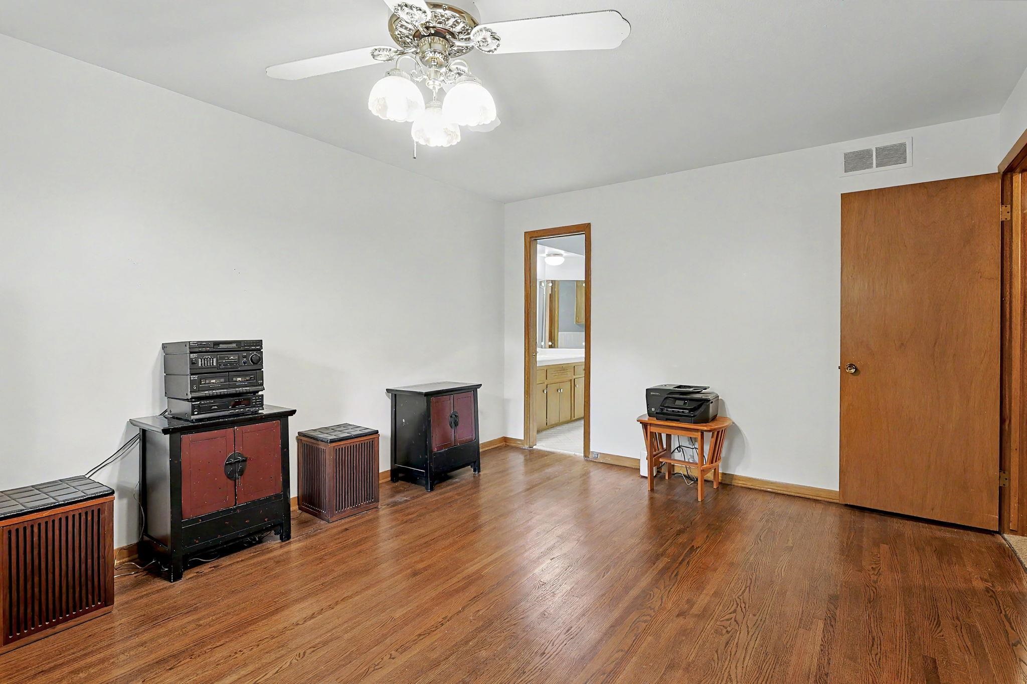 251 N Armour Property Photo 22