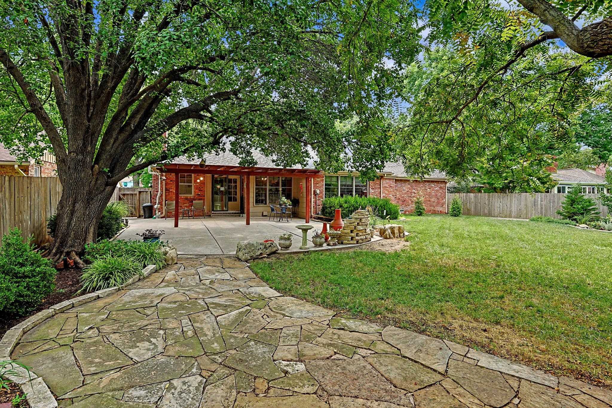 251 N Armour Property Photo 28