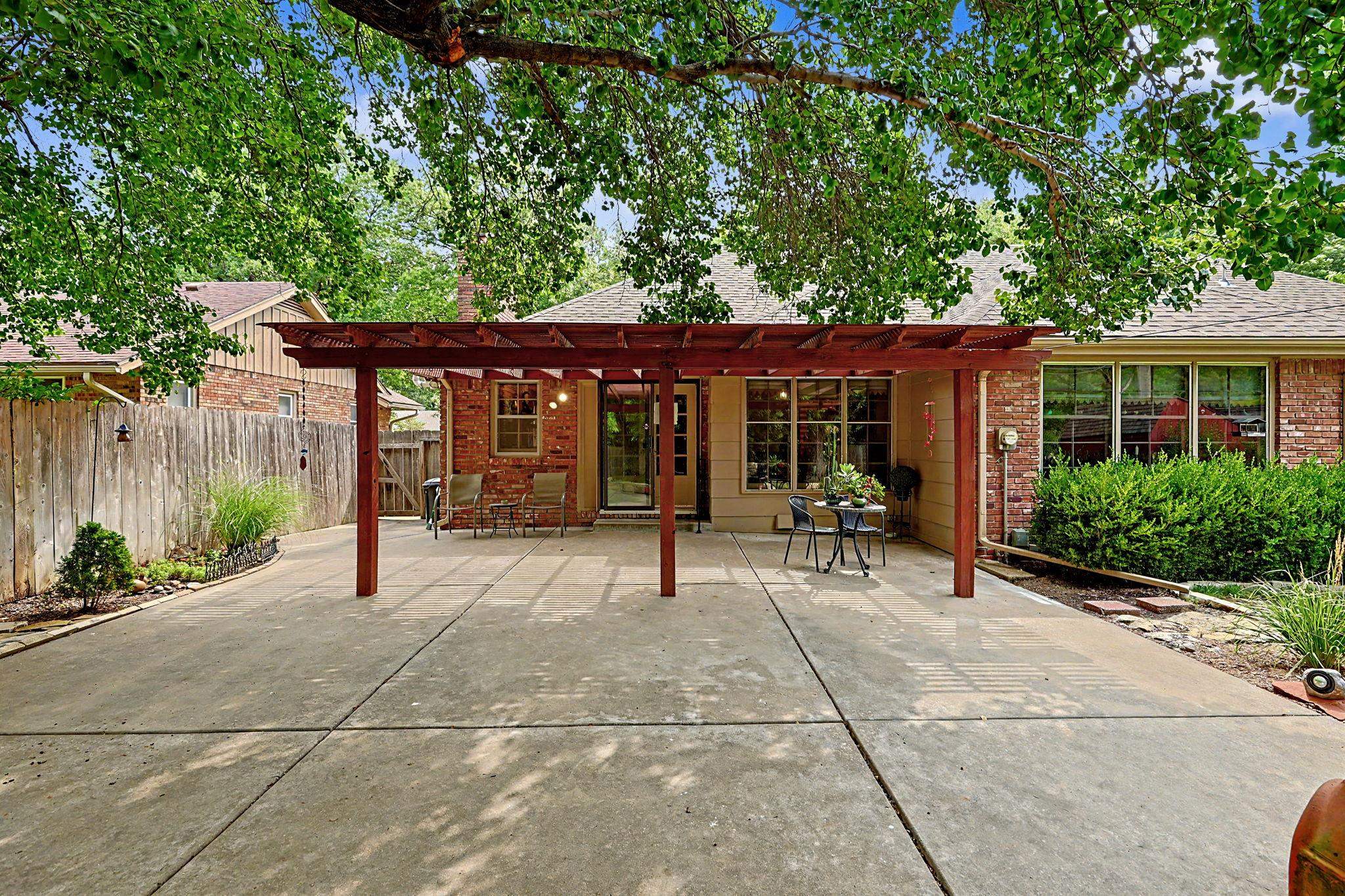 251 N Armour Property Photo 30
