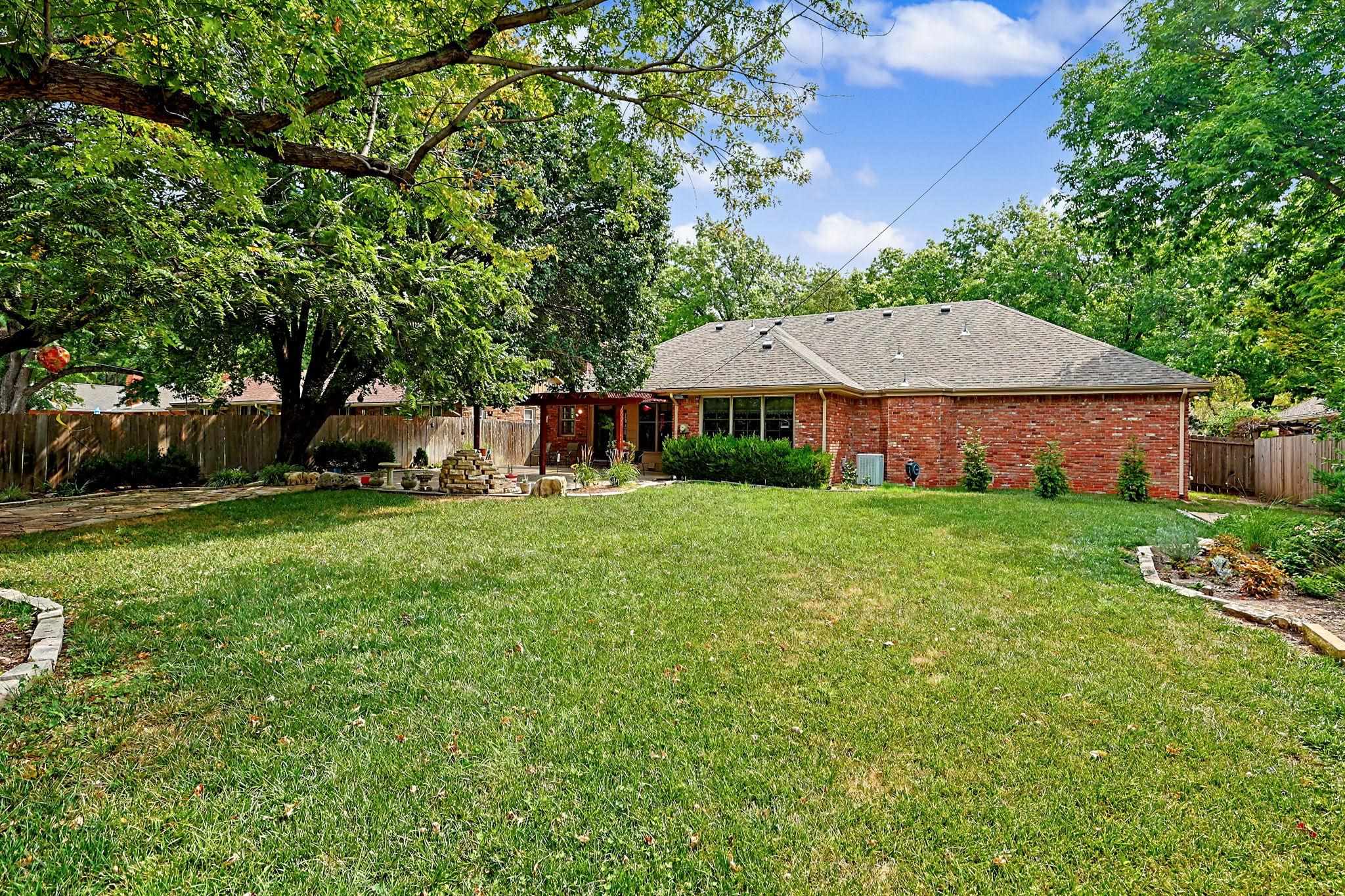 251 N Armour Property Photo 32