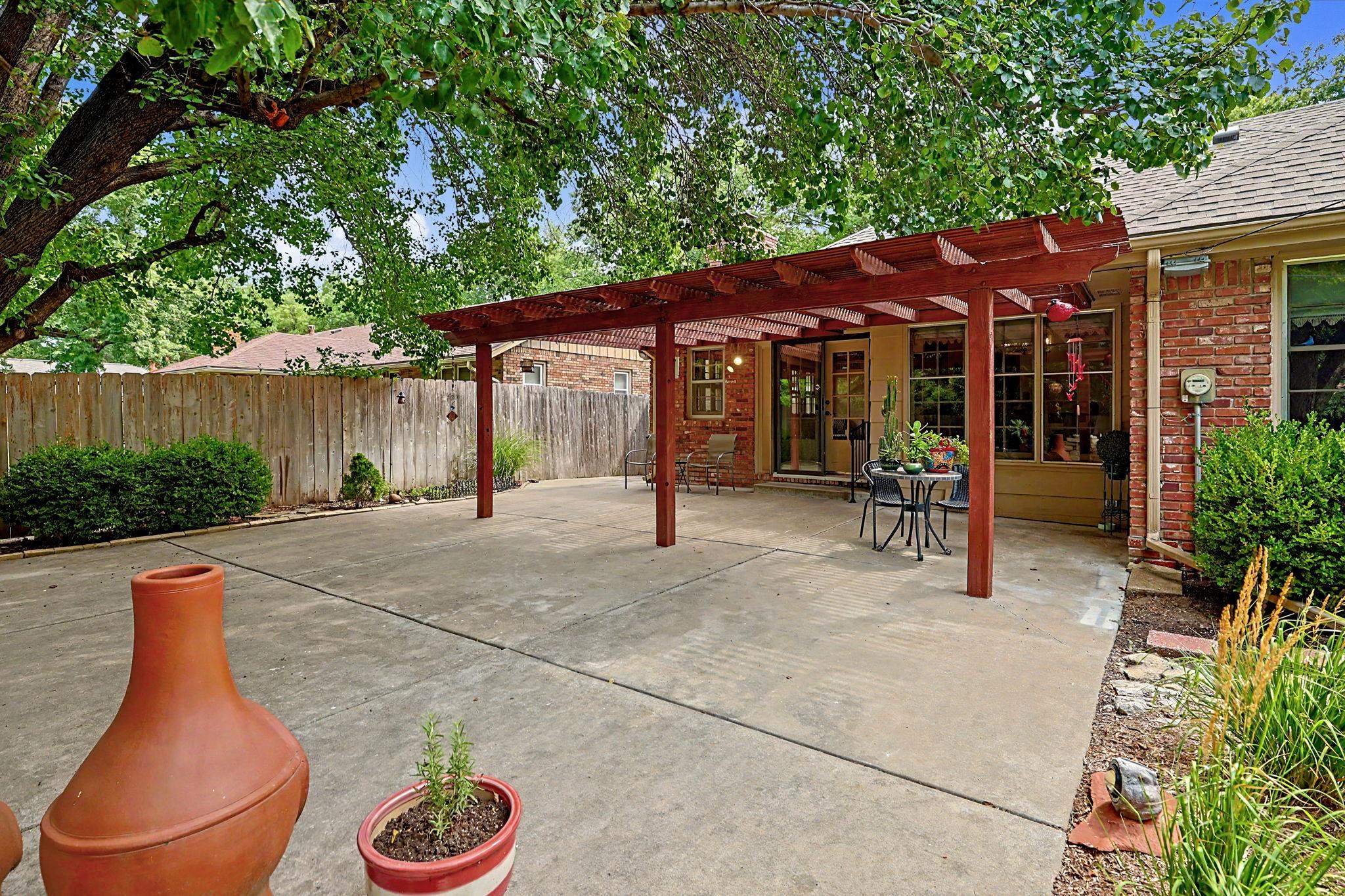 251 N Armour Property Photo 36