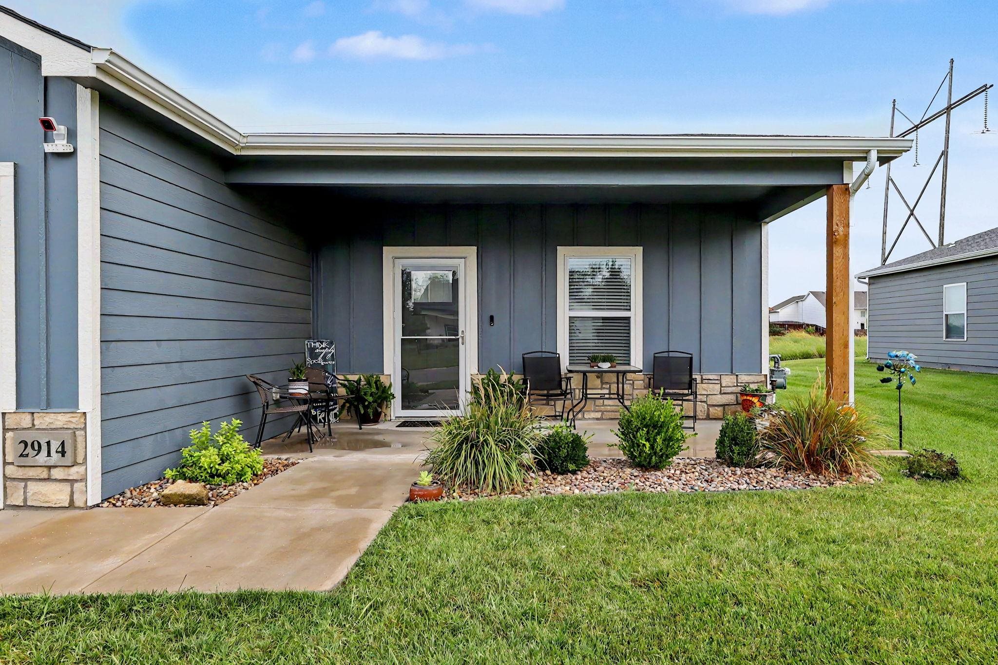 2914 E Highridge St Property Photo 5