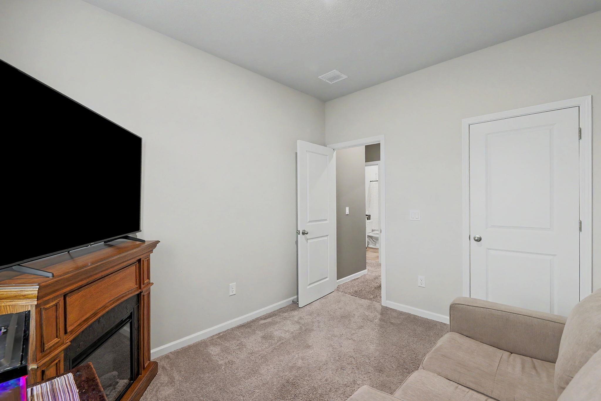2914 E Highridge St Property Photo 28