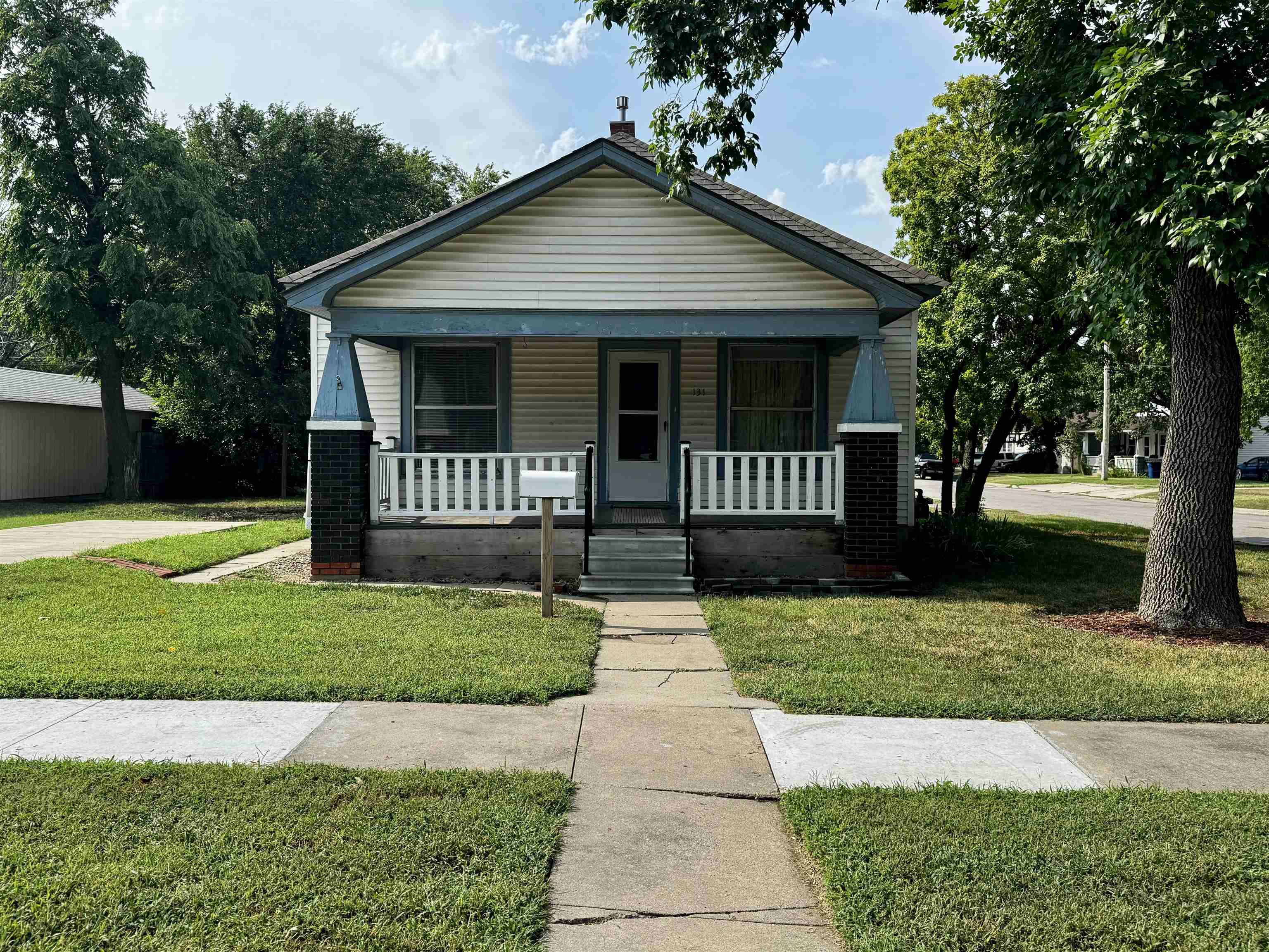 131 SW 5th Property Photo 1
