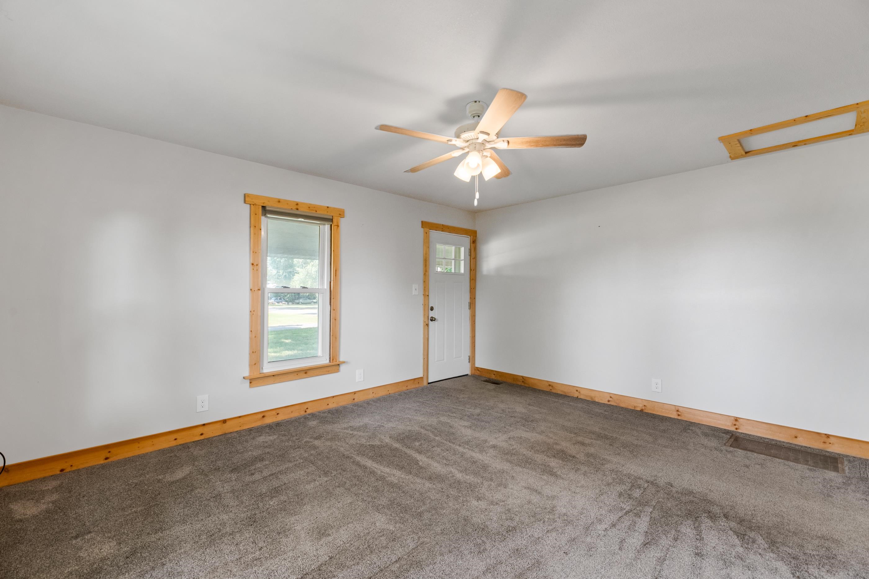 627 S Raff St Property Photo 10