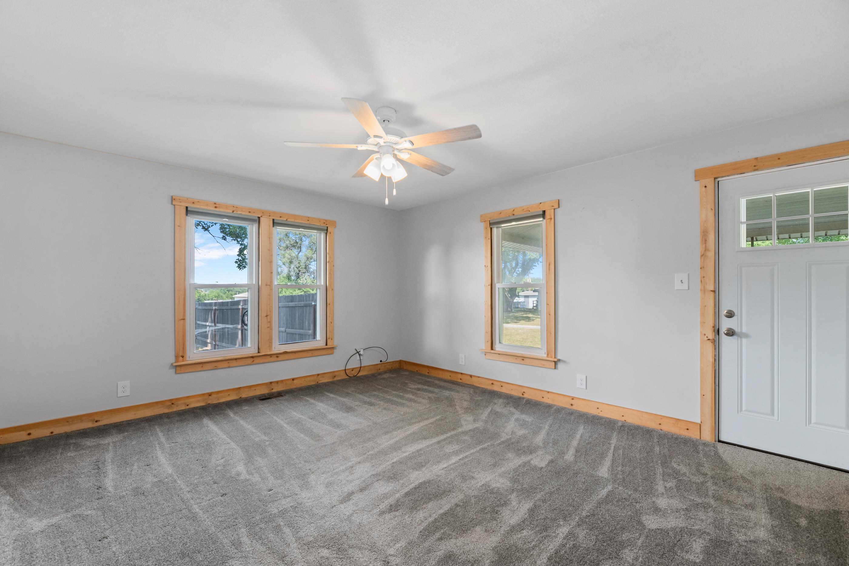 627 S Raff St Property Photo 11