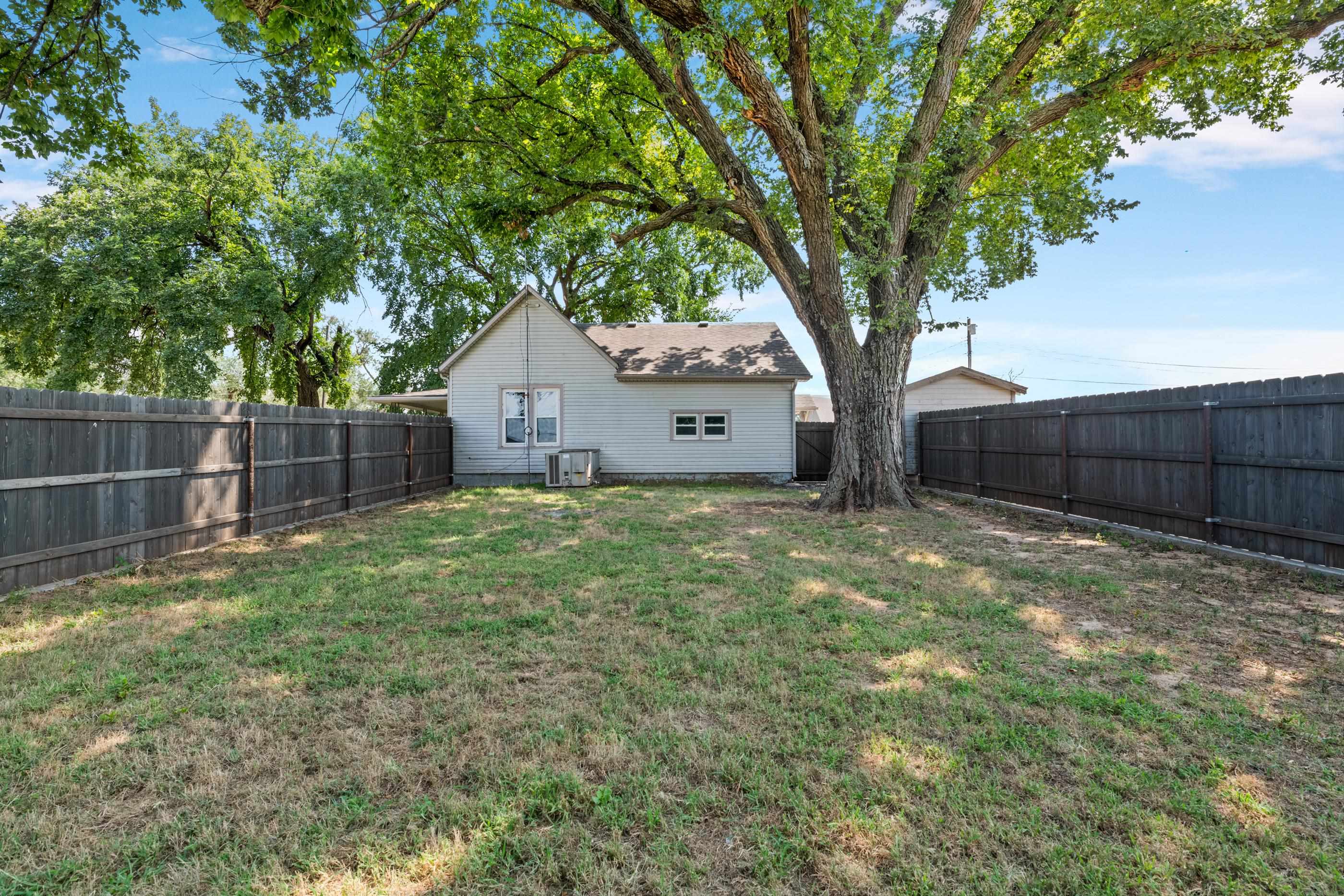 627 S Raff St Property Photo 29