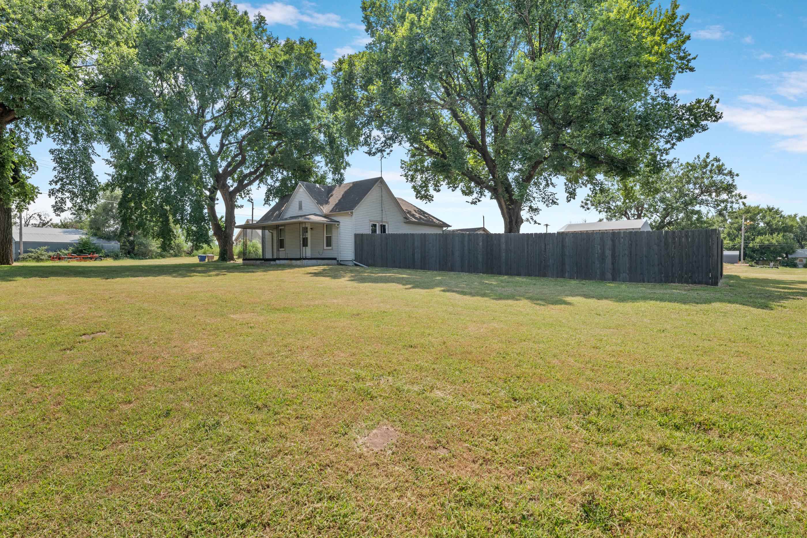 627 S Raff St Property Photo 31