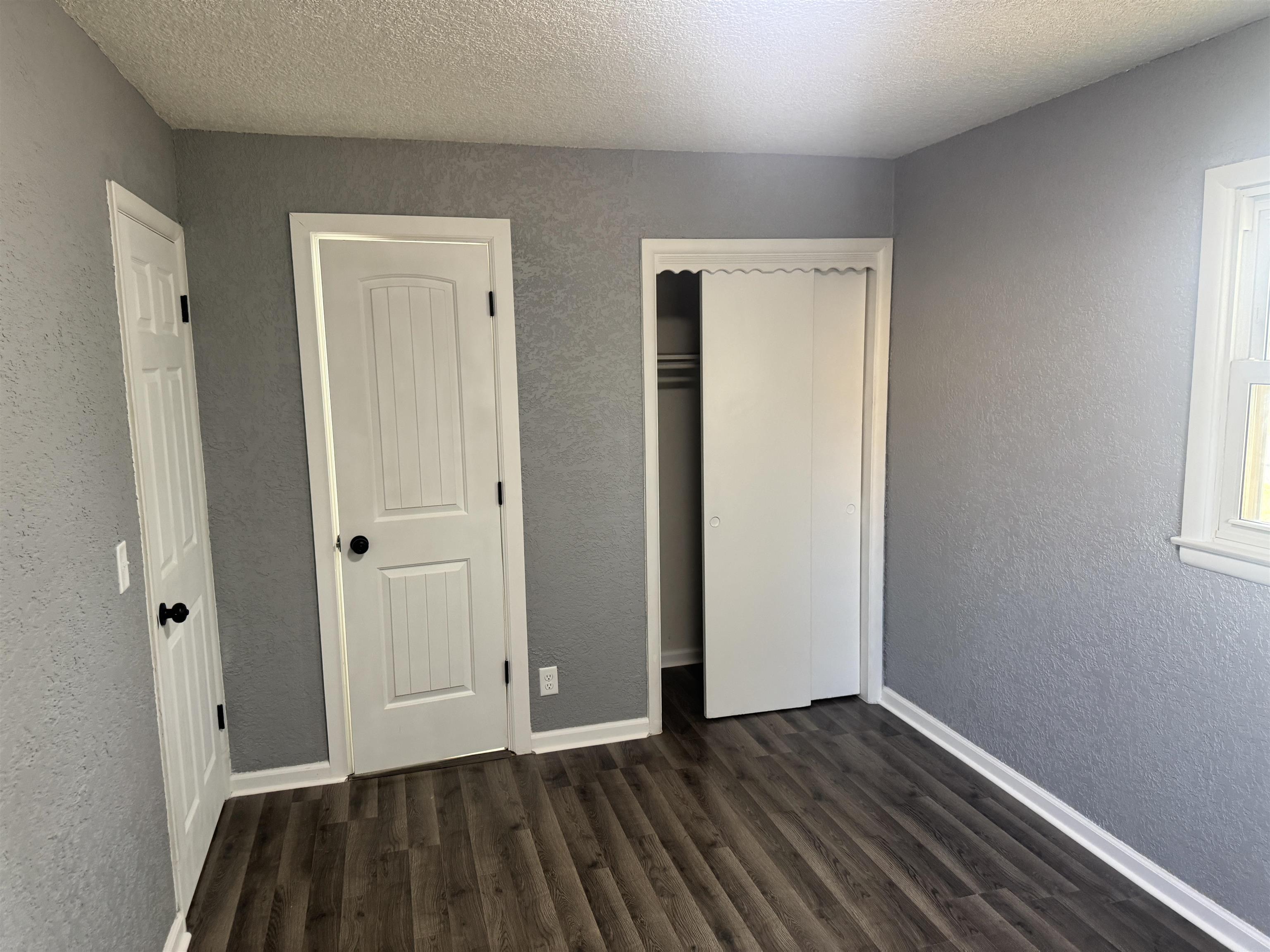2804 S Everett Property Photo 8
