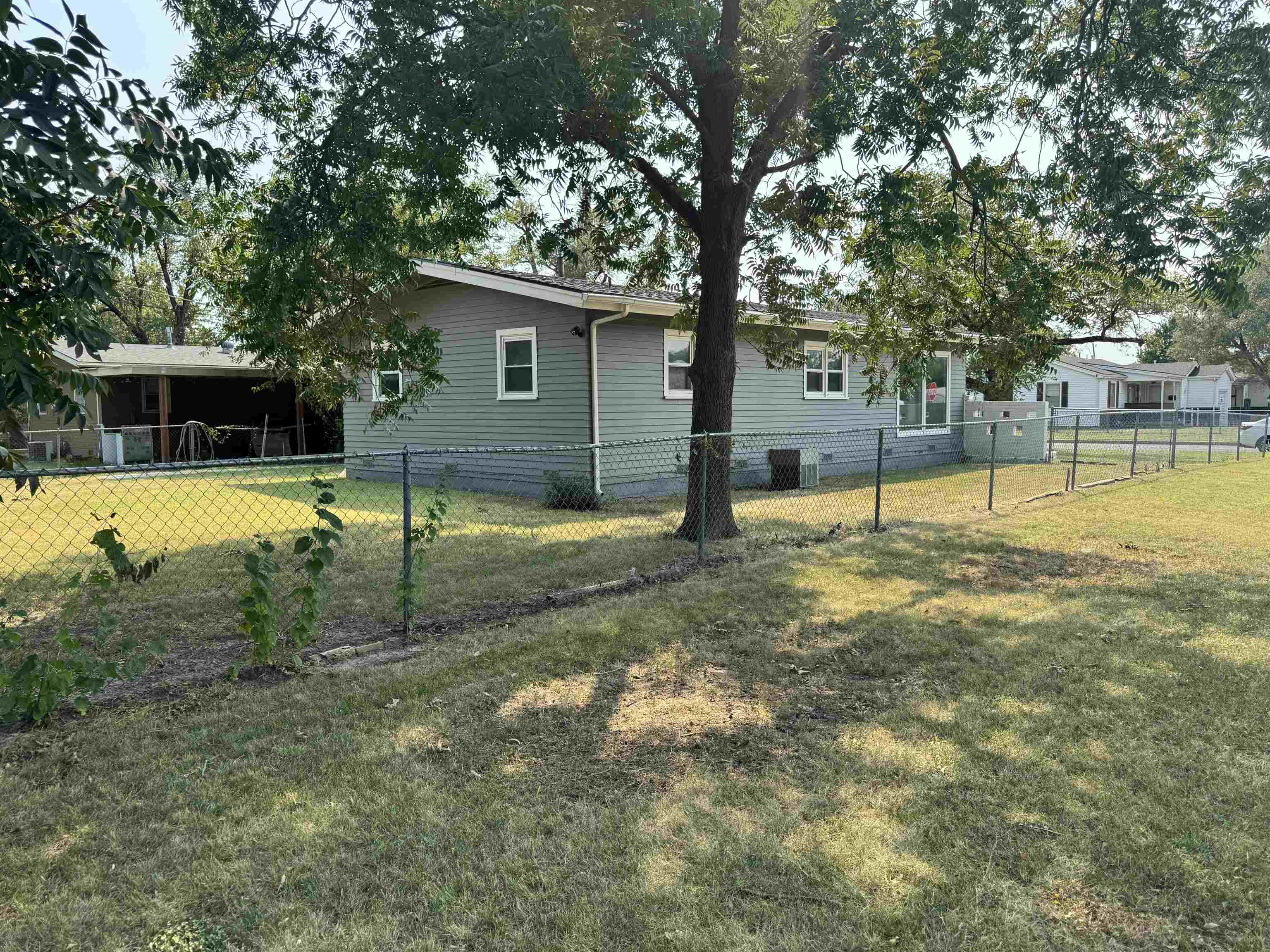 2804 S Everett Property Photo 14