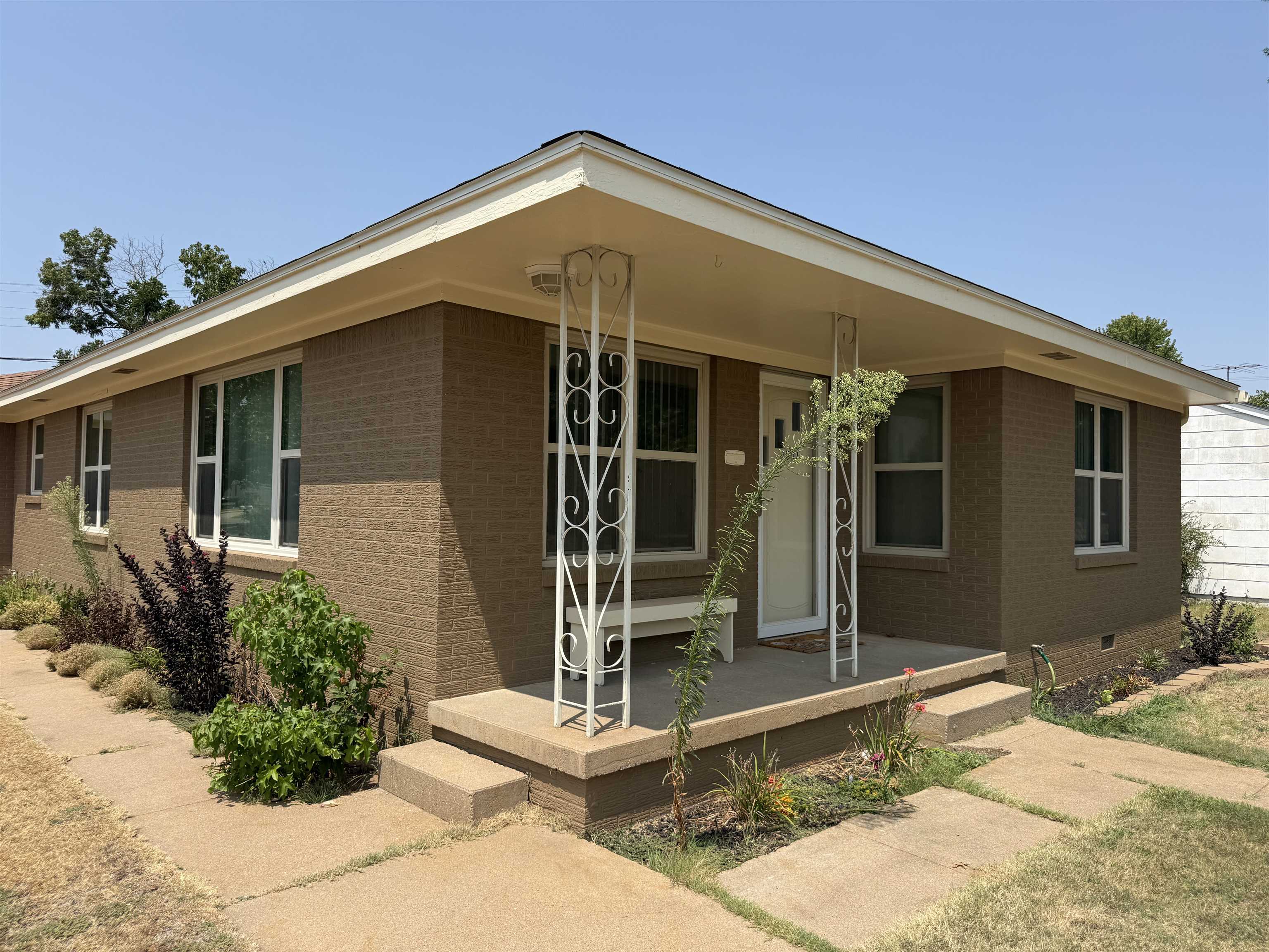 1701 N Main Property Photo 2