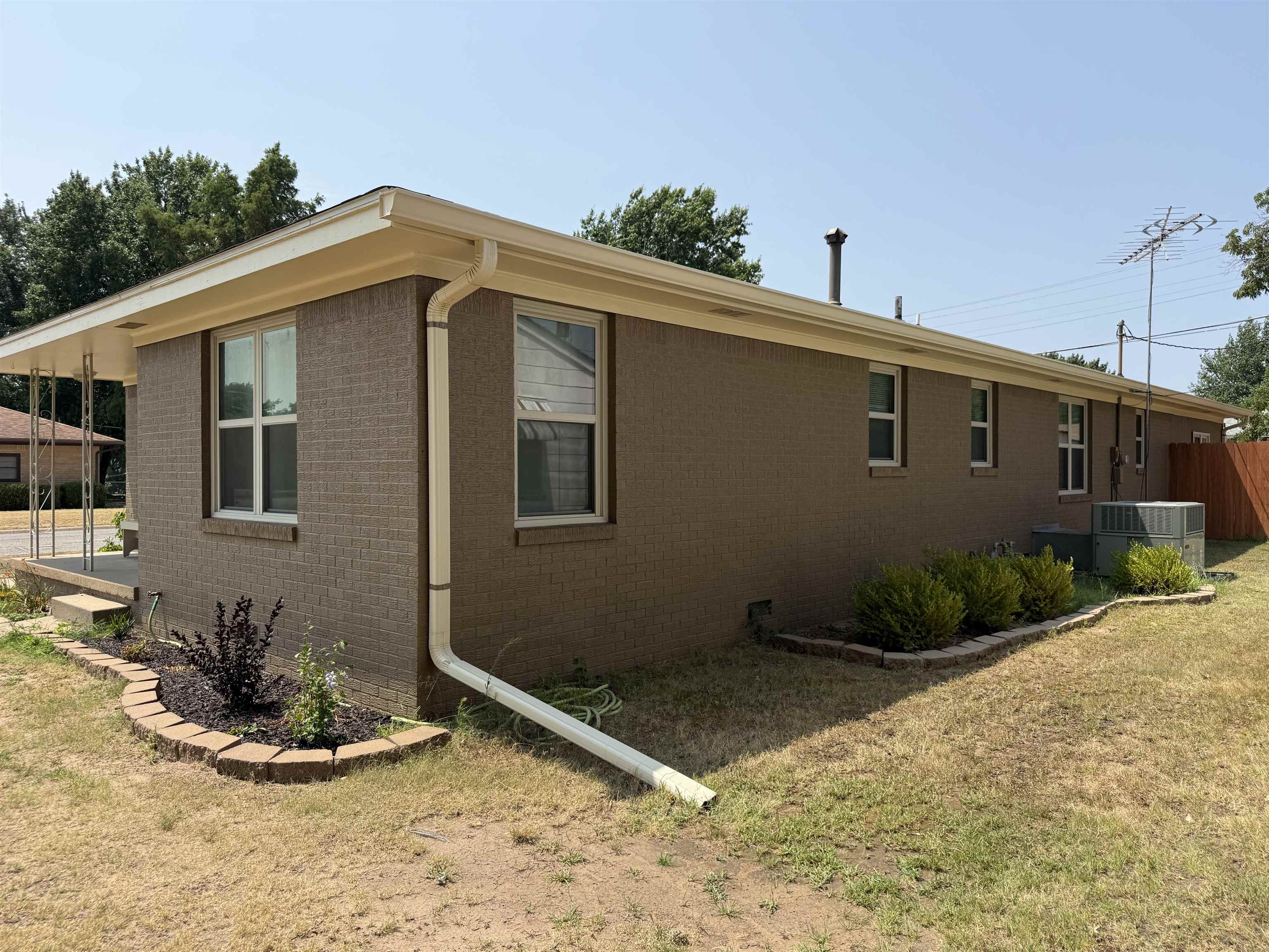 1701 N Main Property Photo 5