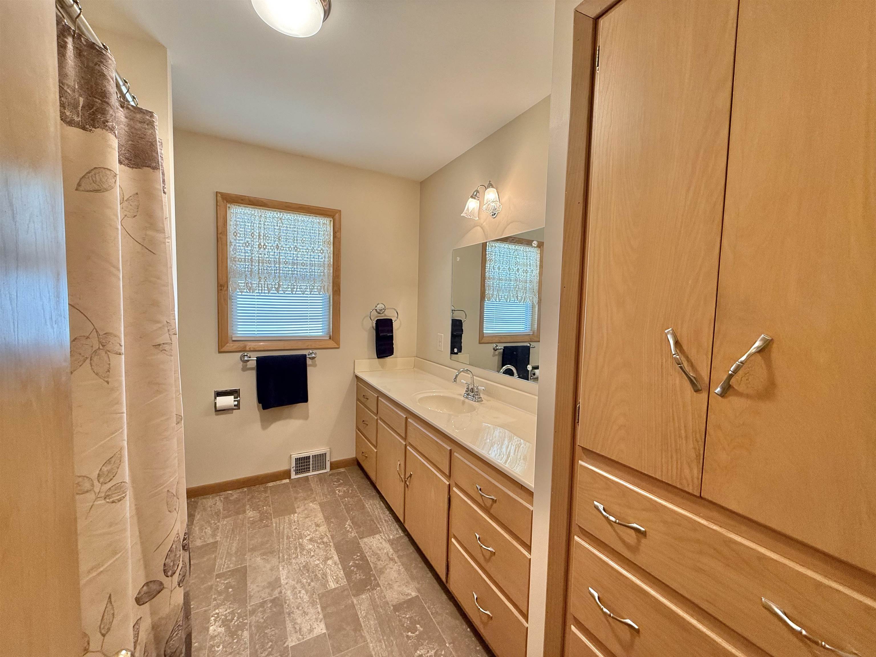 1701 N Main Property Photo 14