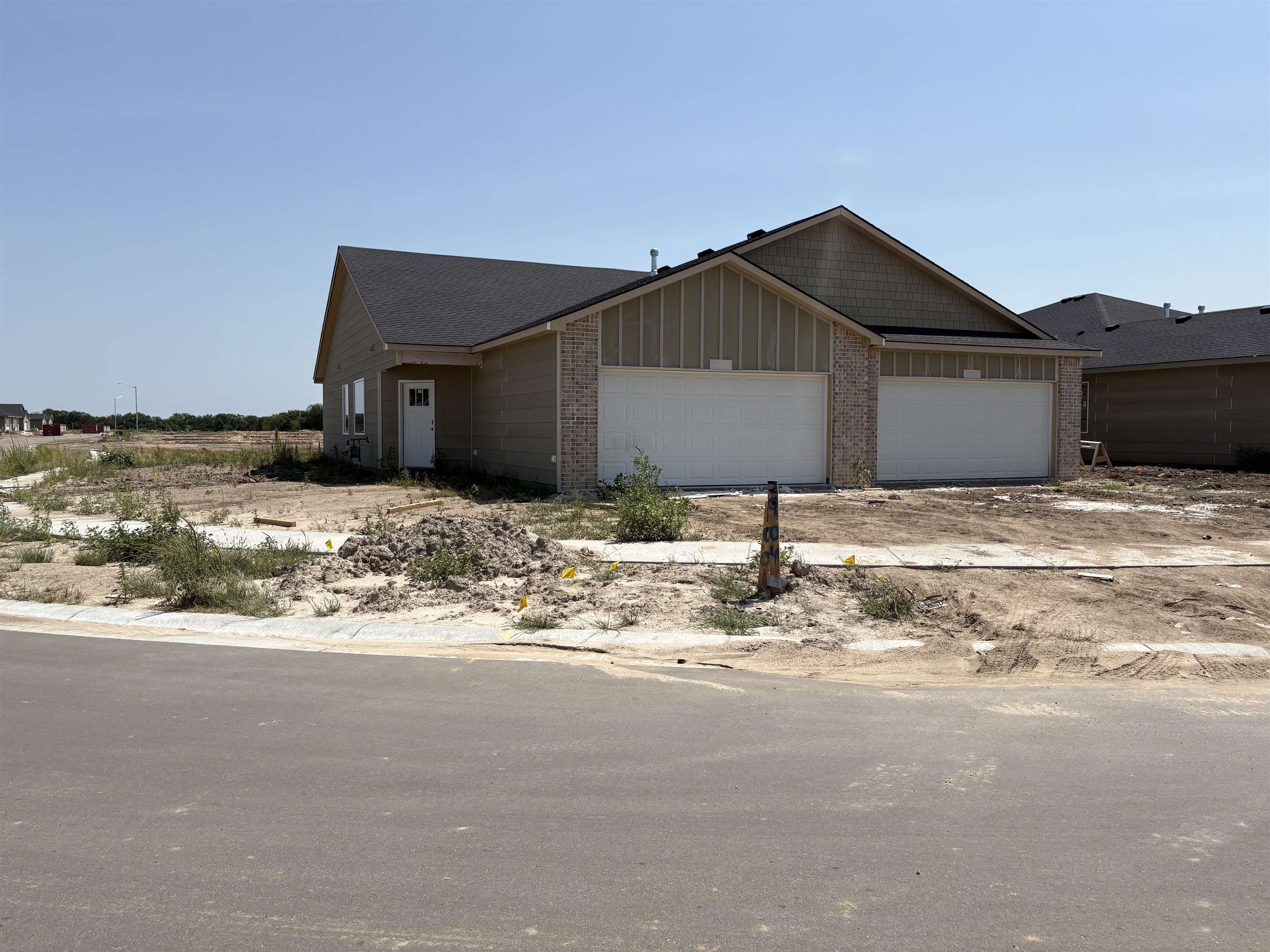 2904 S Denene St Property Photo 5