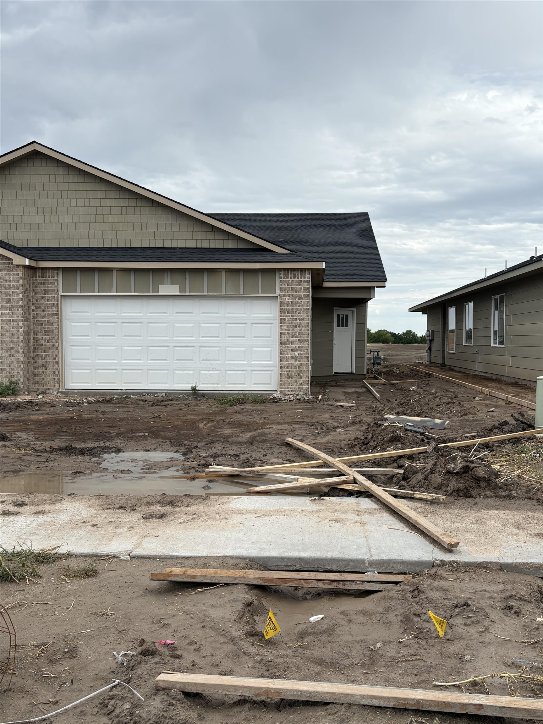2904 S Denene St Property Photo 2