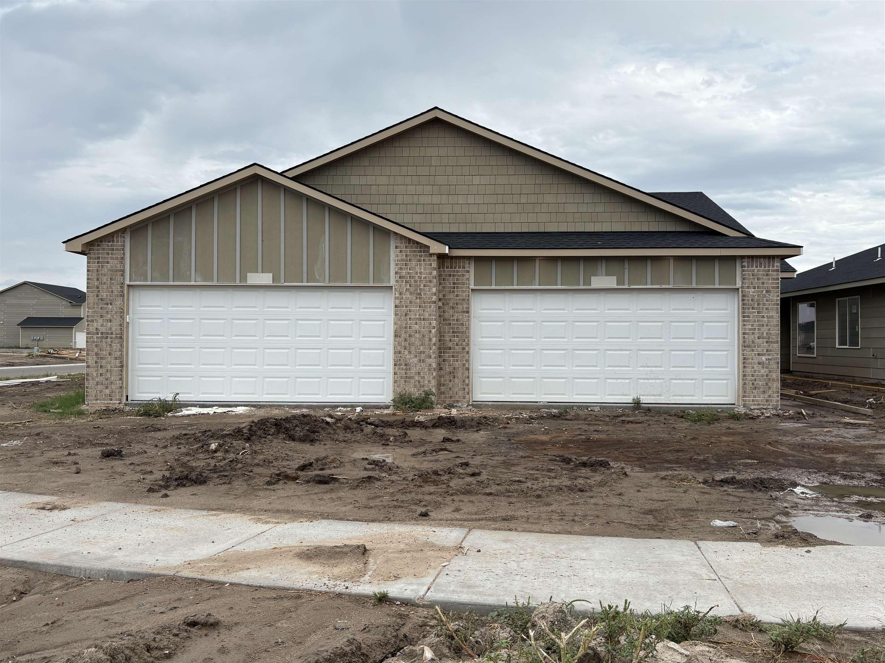2904 S Denene St Property Photo 3