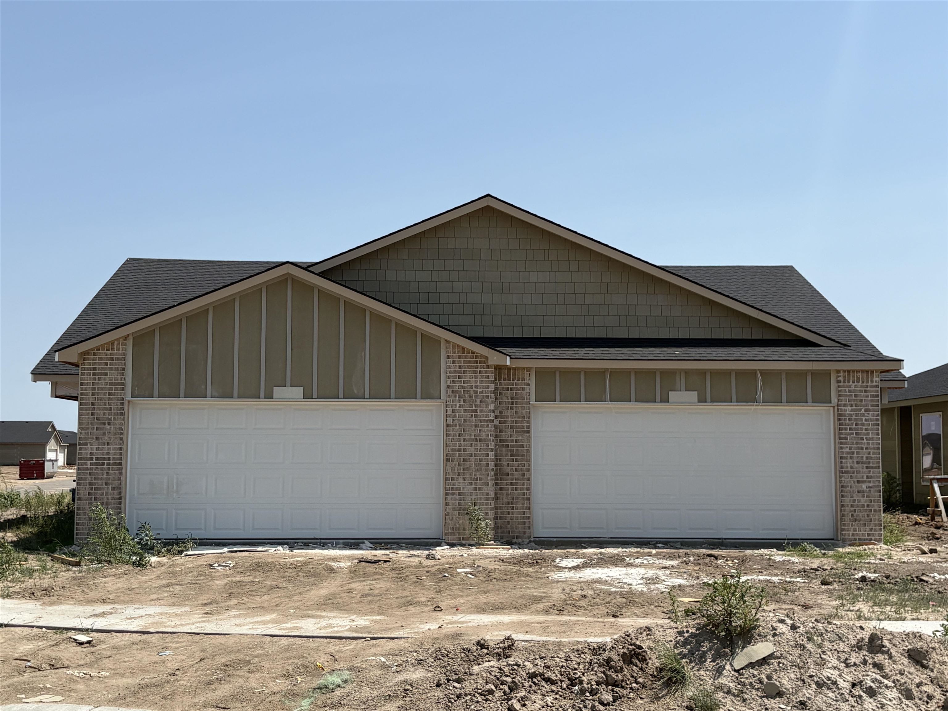 2904 S Denene St Property Photo 6