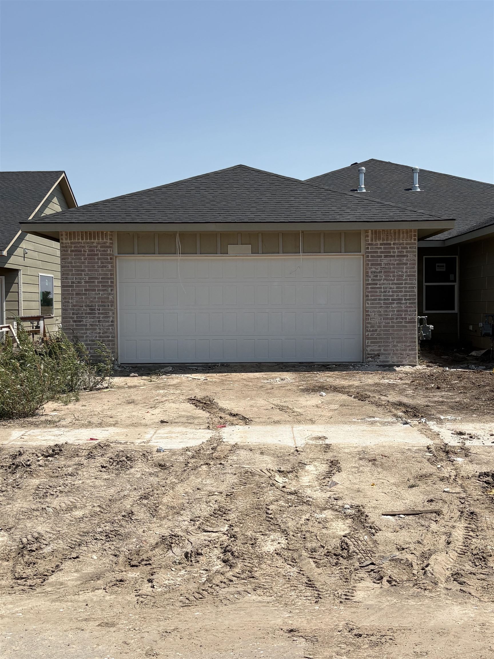 2908 S Denene St Property Photo 2