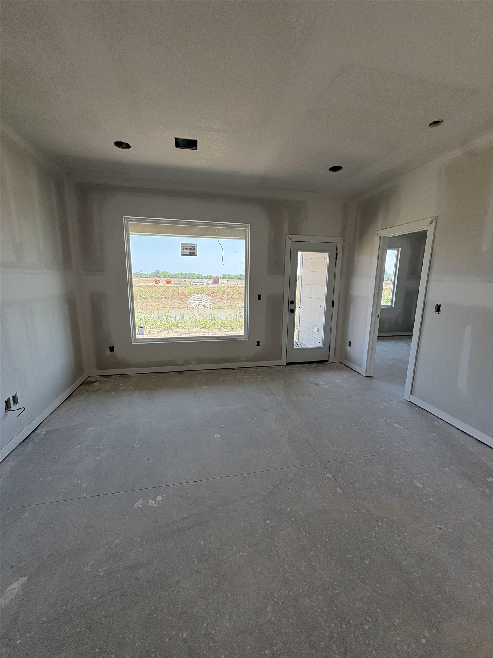 2908 S Denene St Property Photo 6