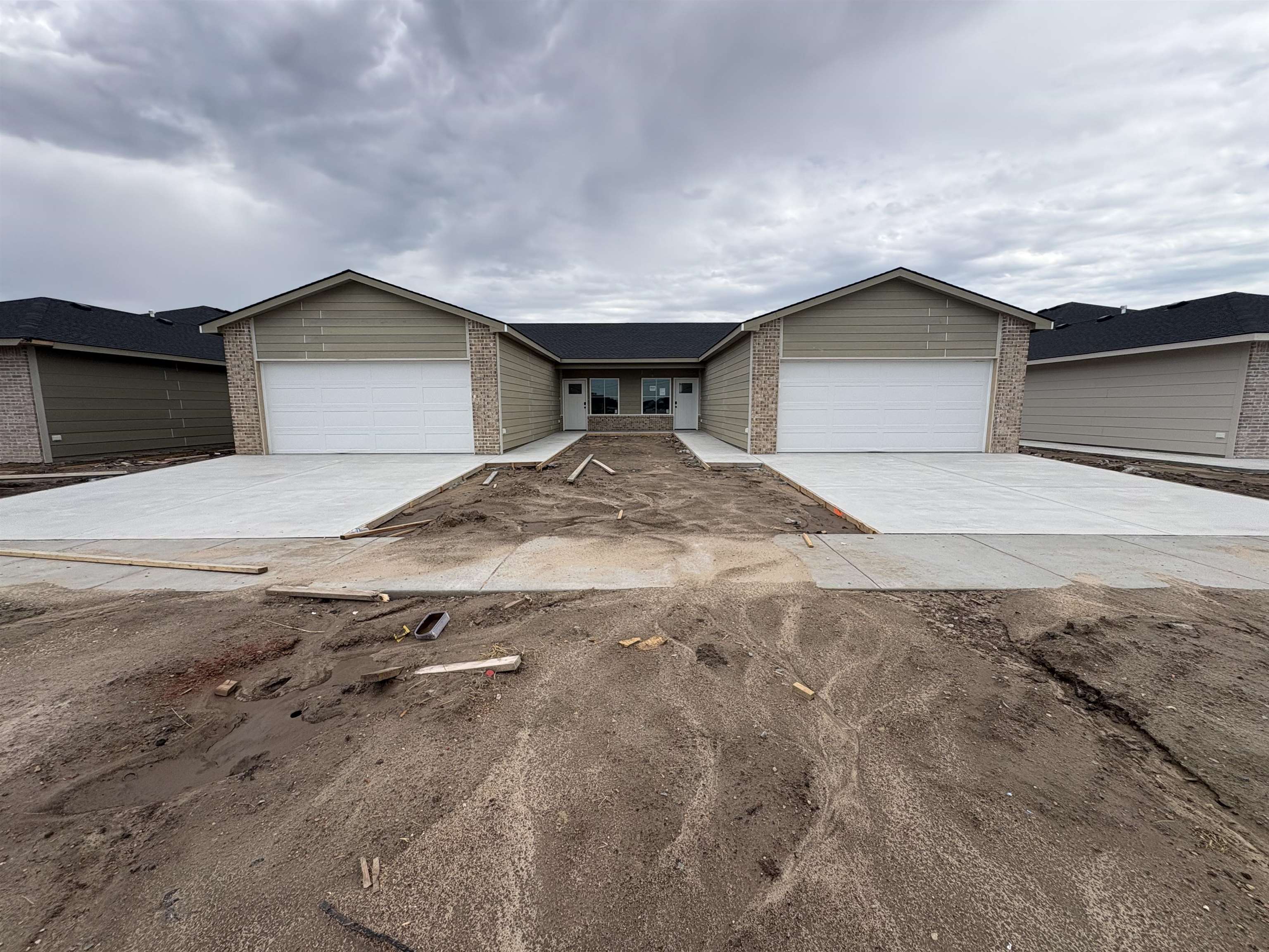 2912 S Denene Property Photo 12