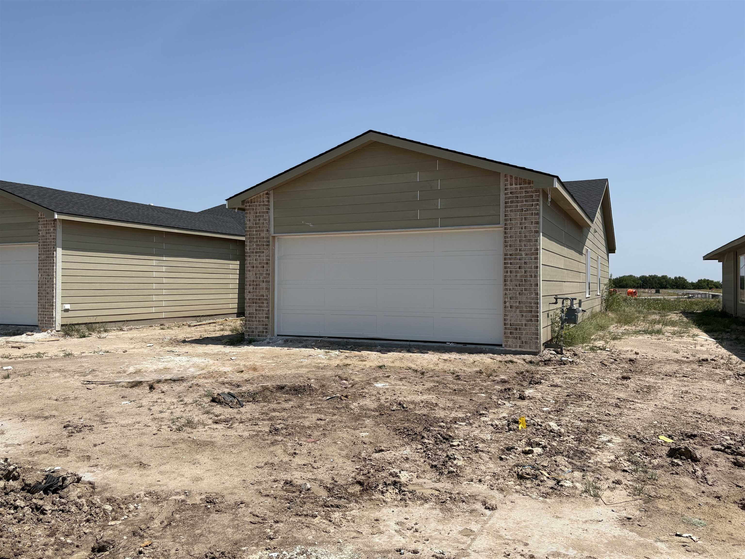 2912 S Denene Property Photo 1