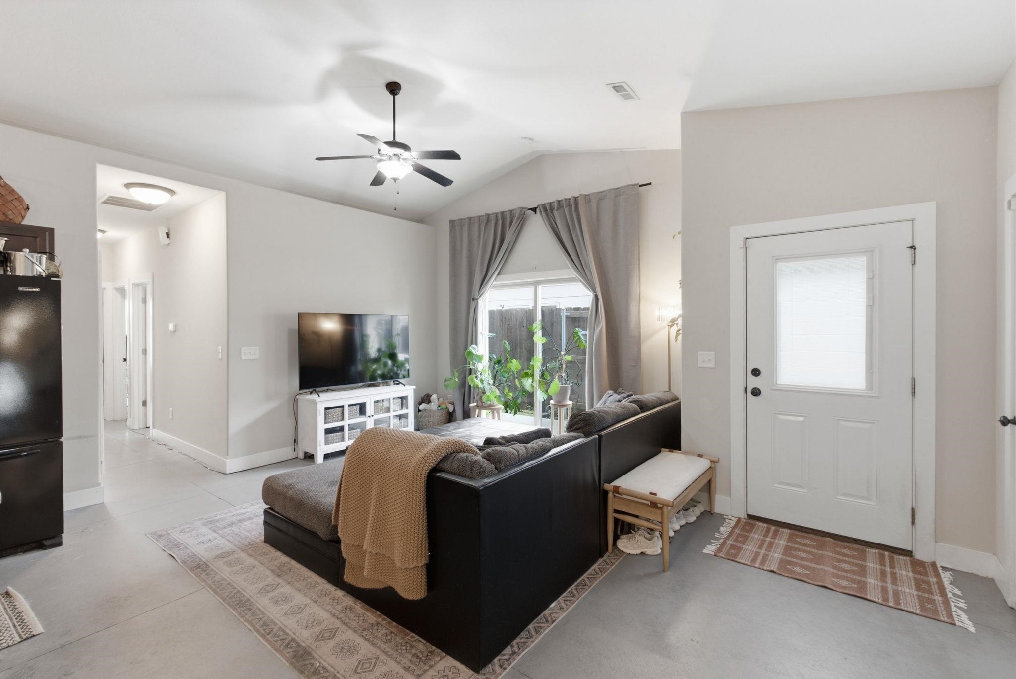 901-903 W Onewood Pl Property Photo 8