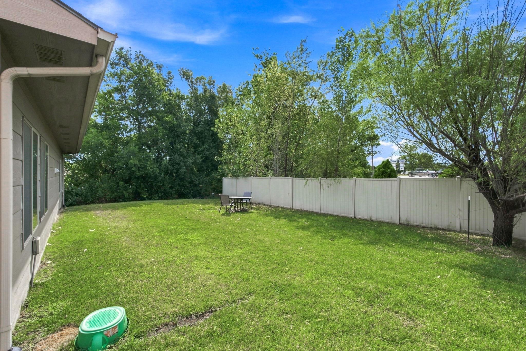 901-903 W Onewood Pl Property Photo 25