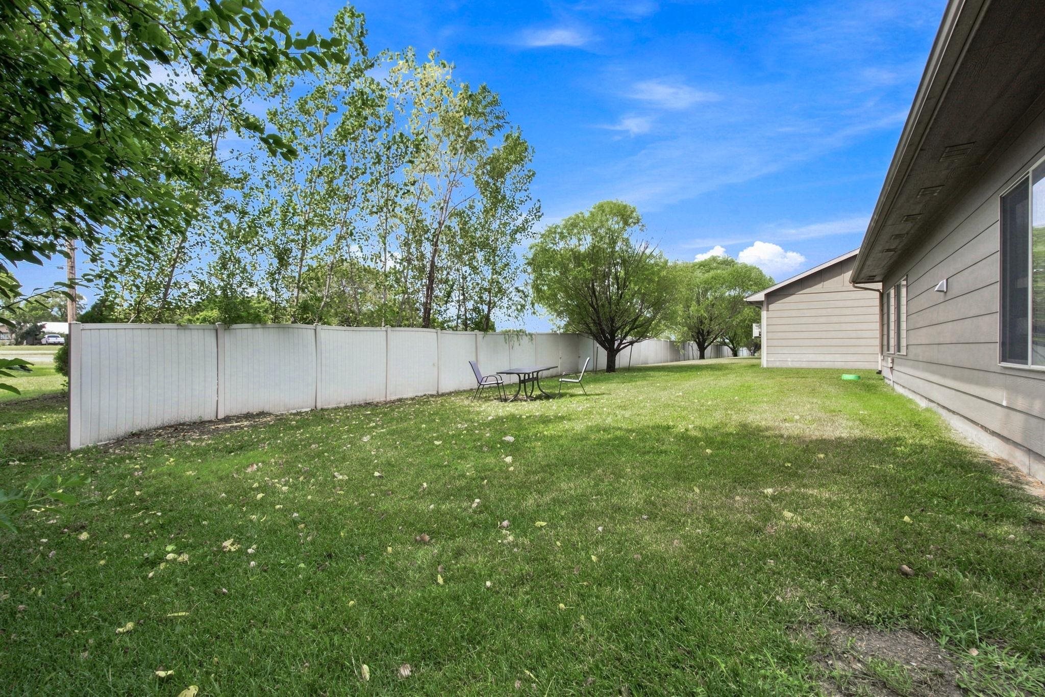 901-903 W Onewood Pl Property Photo 27