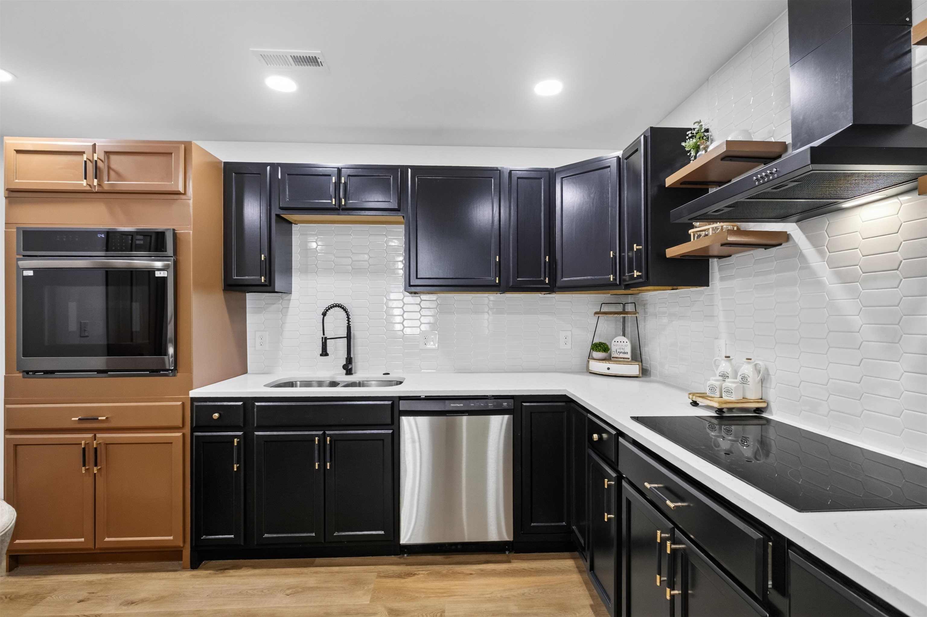 1639 S Lulu Property Photo 11