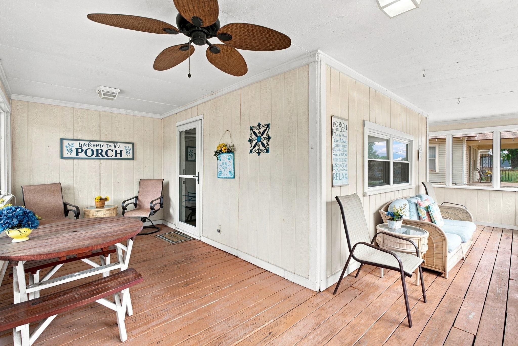 137 S Elizabeth Property Photo 5