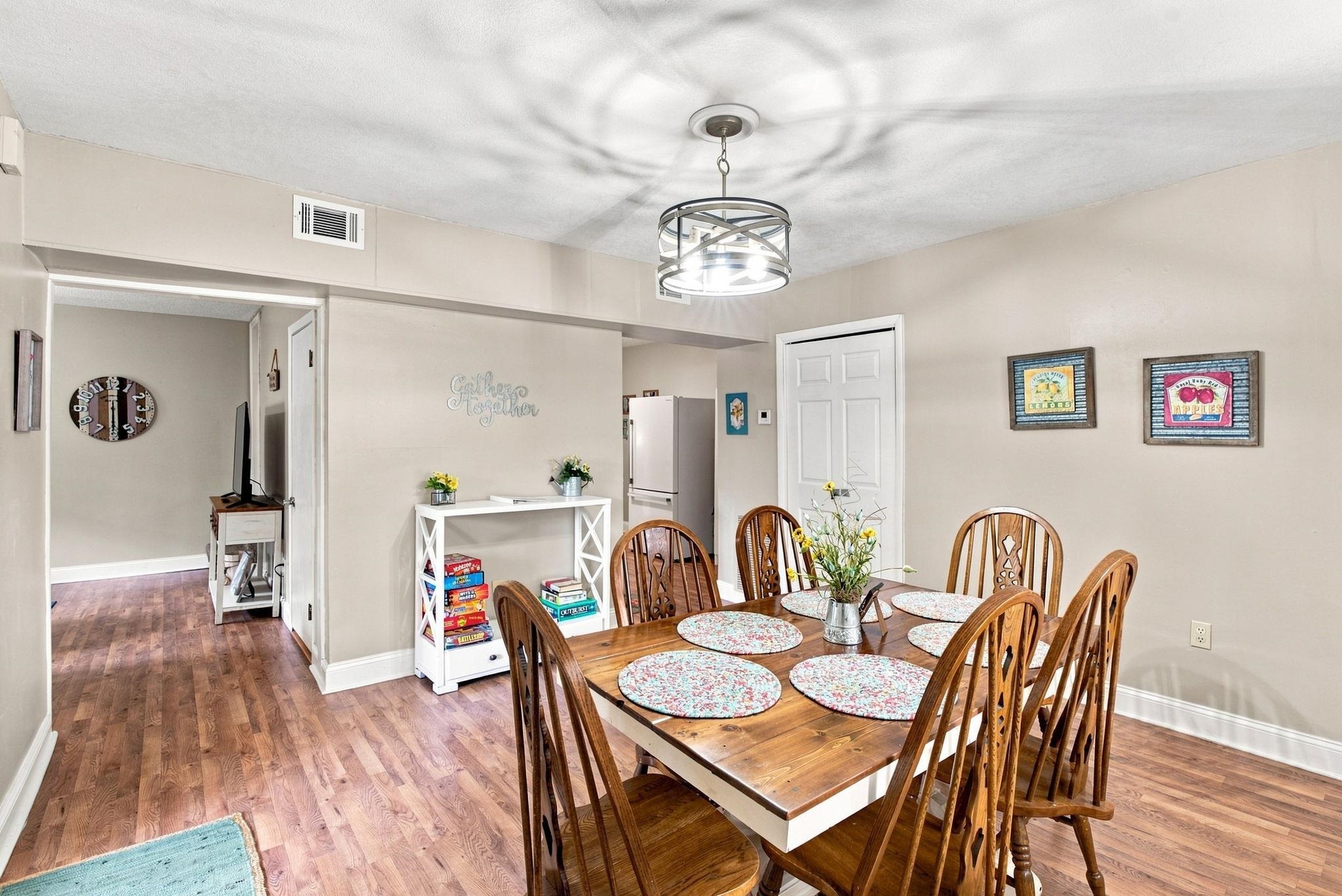 137 S Elizabeth Property Photo 7