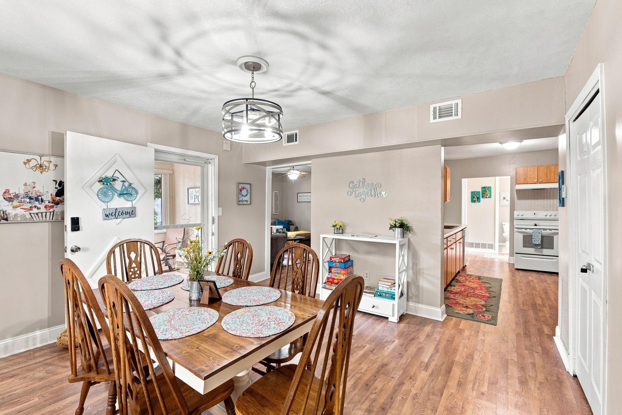 137 S Elizabeth Property Photo 8