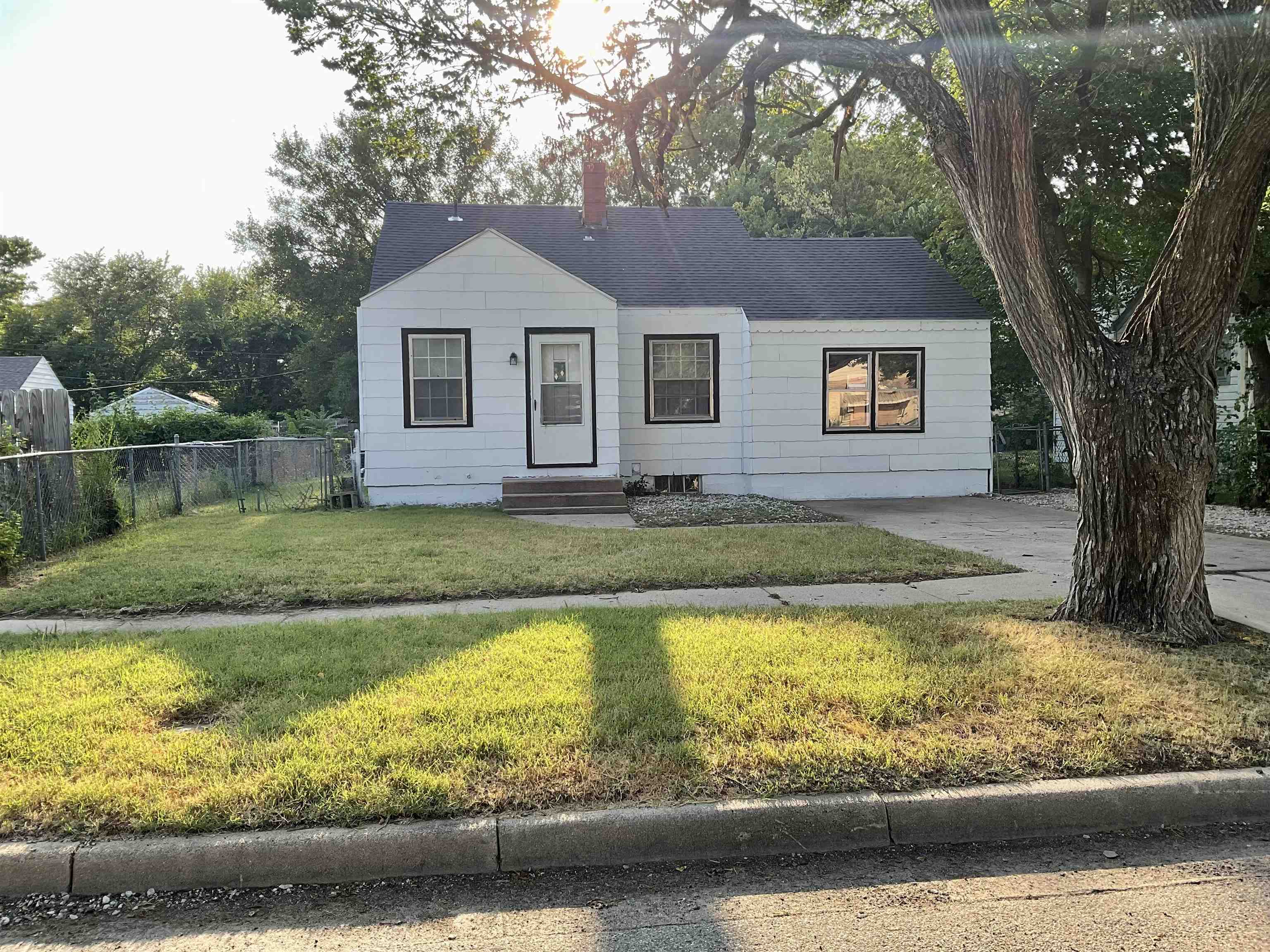 2147 S Laura Property Photo 2