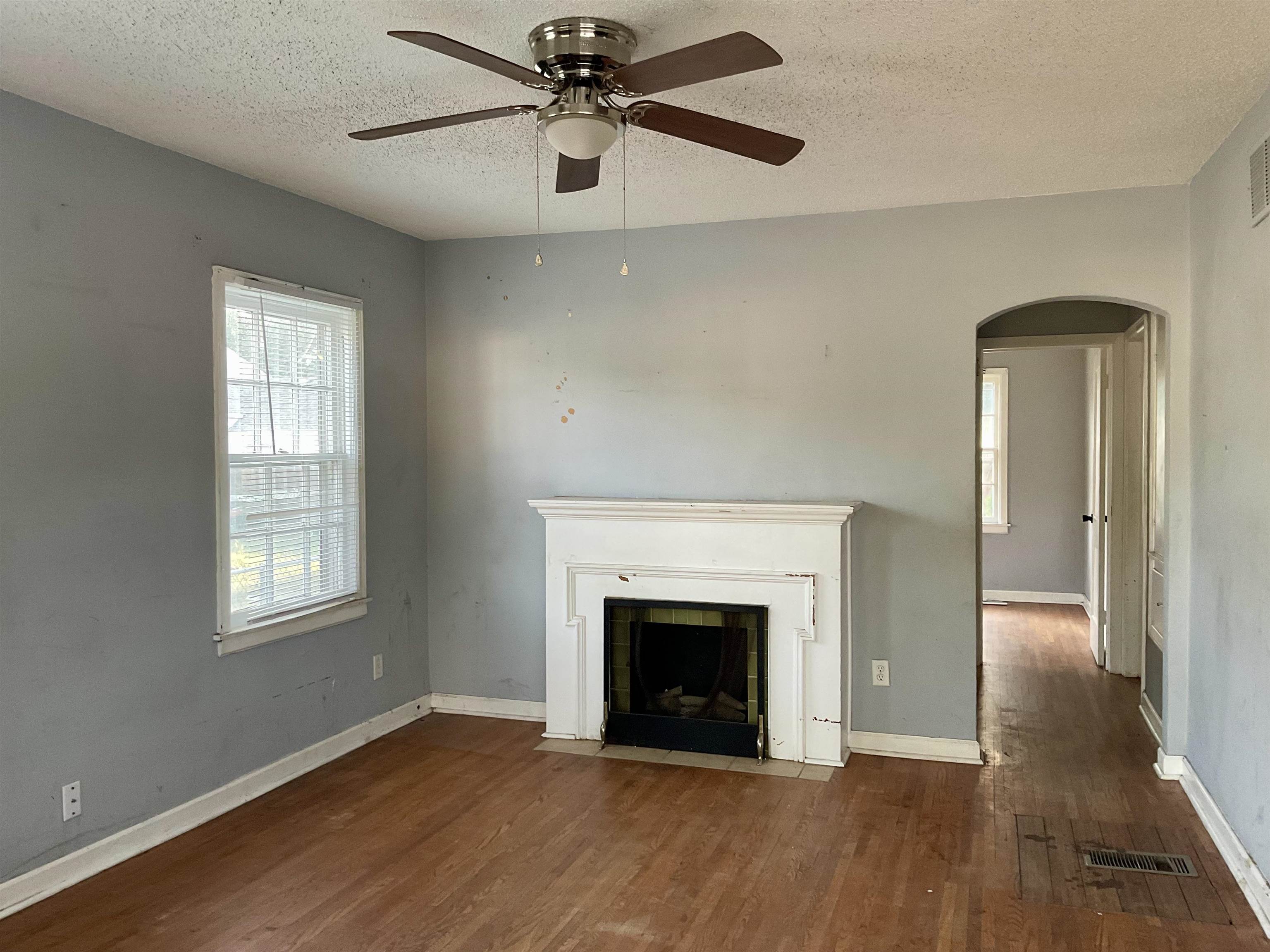 2147 S Laura Property Photo 3