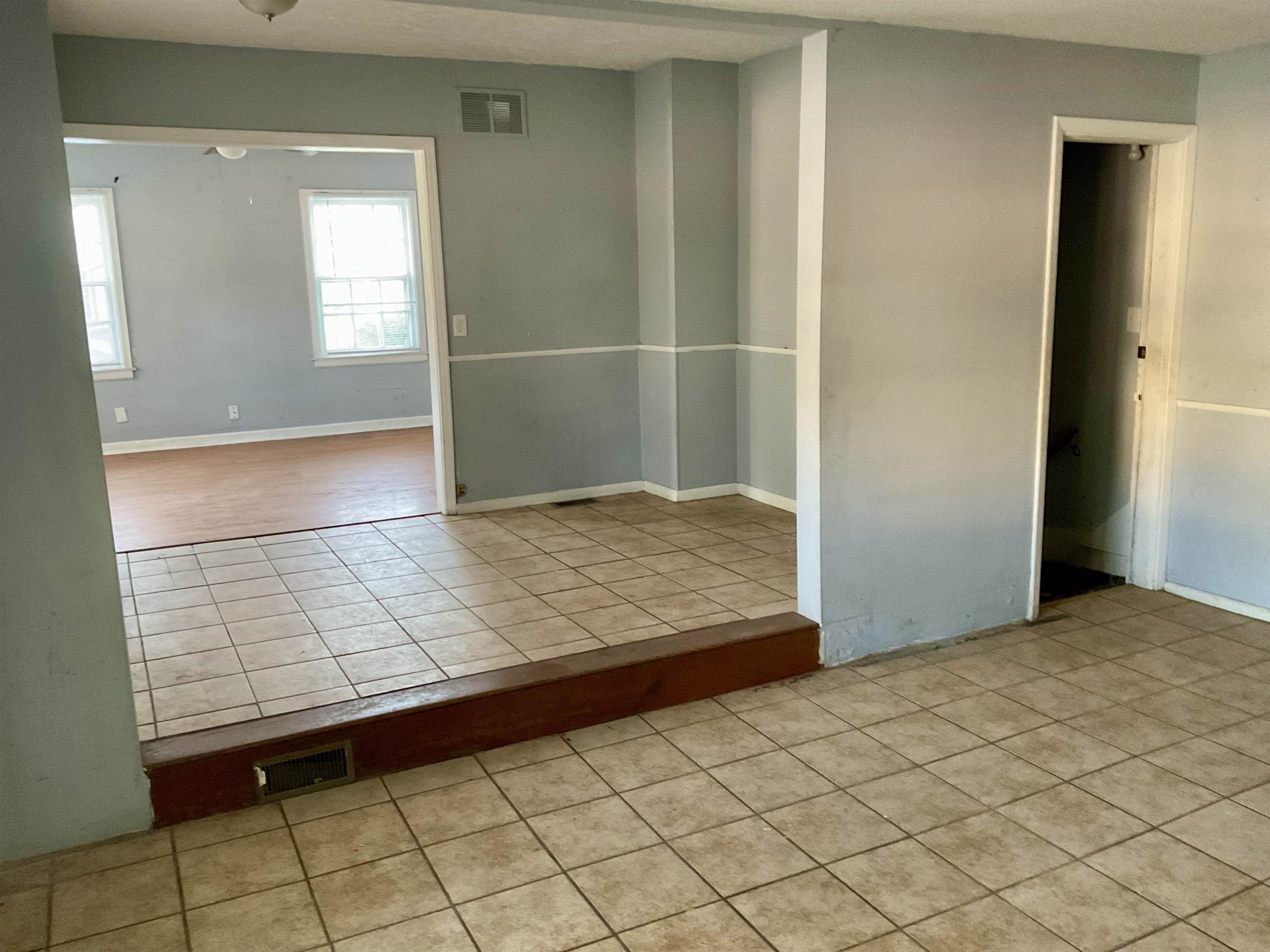 2147 S Laura Property Photo 4