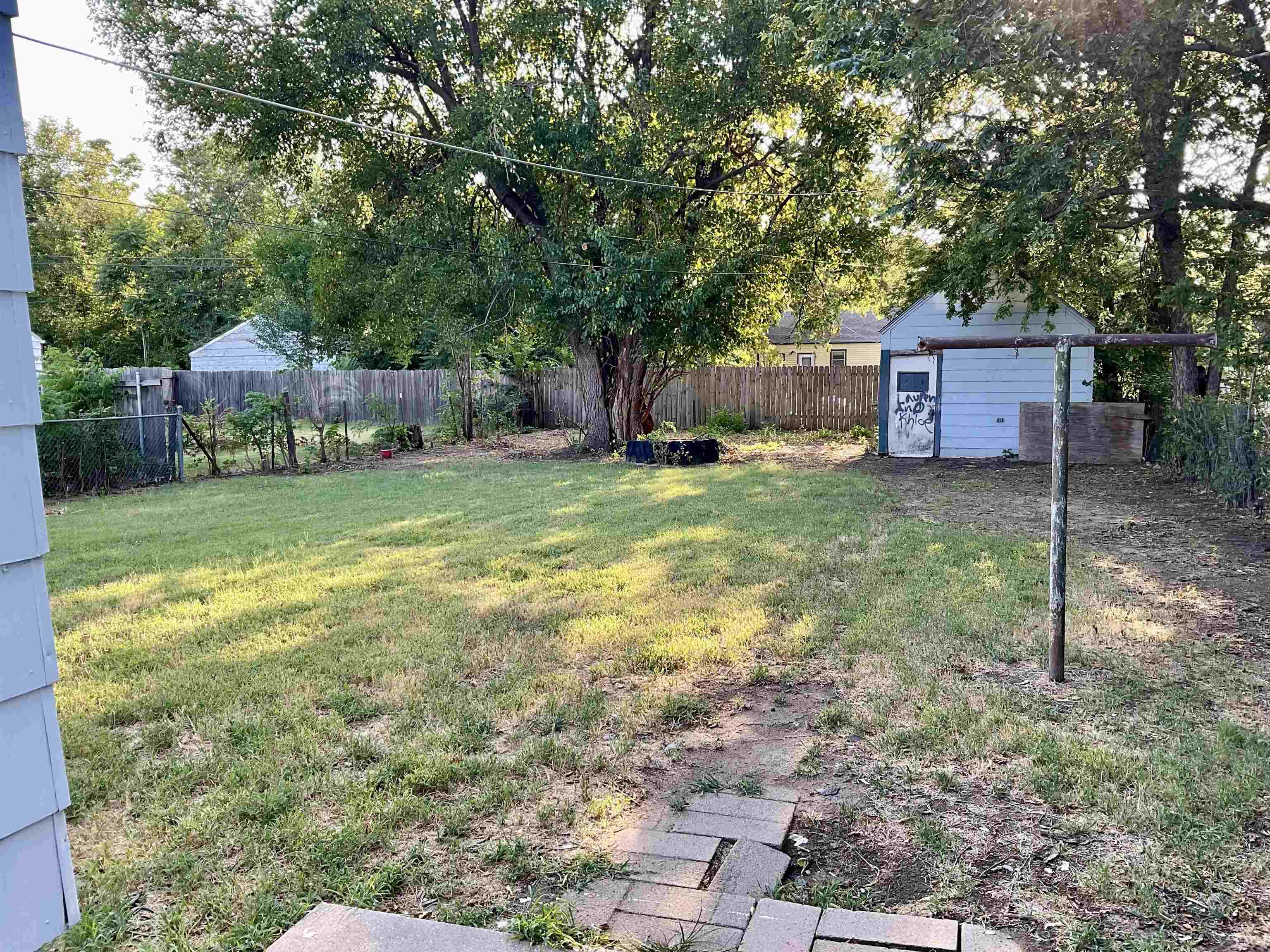 2147 S Laura Property Photo 6