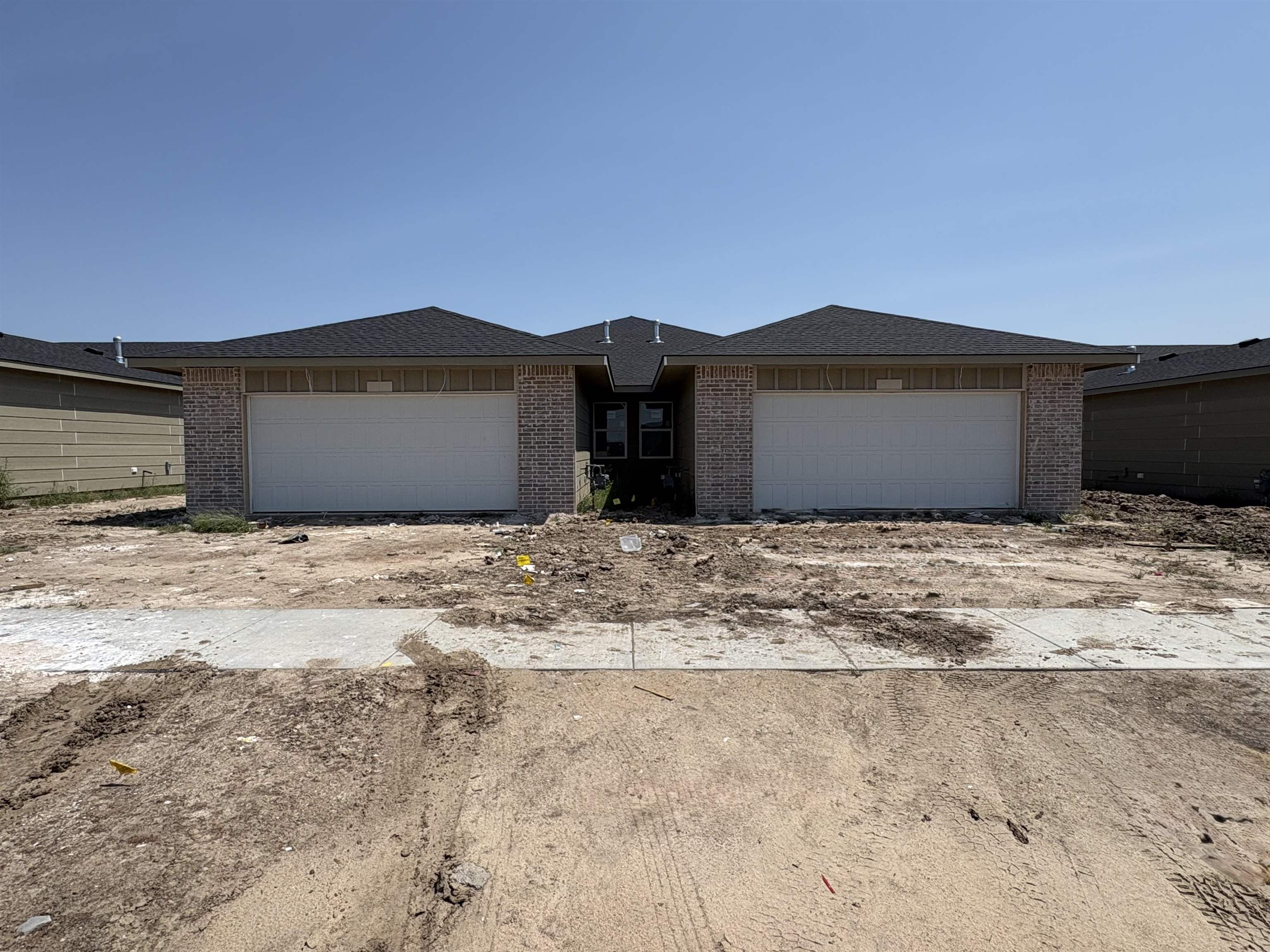 2916 S Denene St Property Photo 2