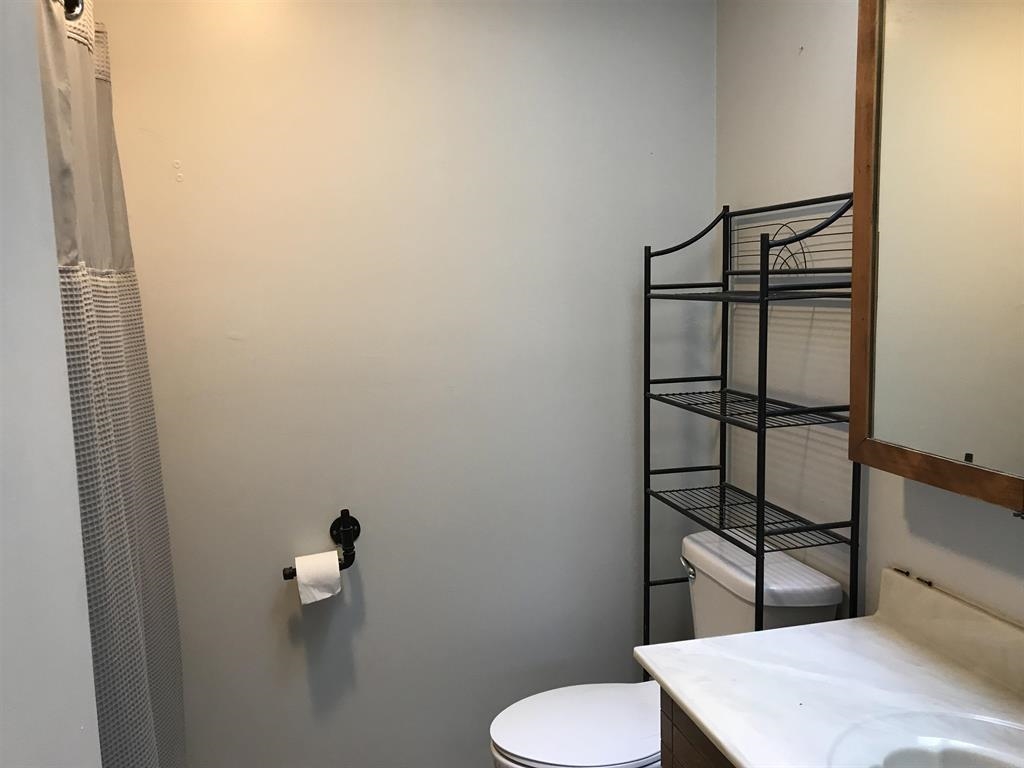 607 N Lincoln St Property Photo 6