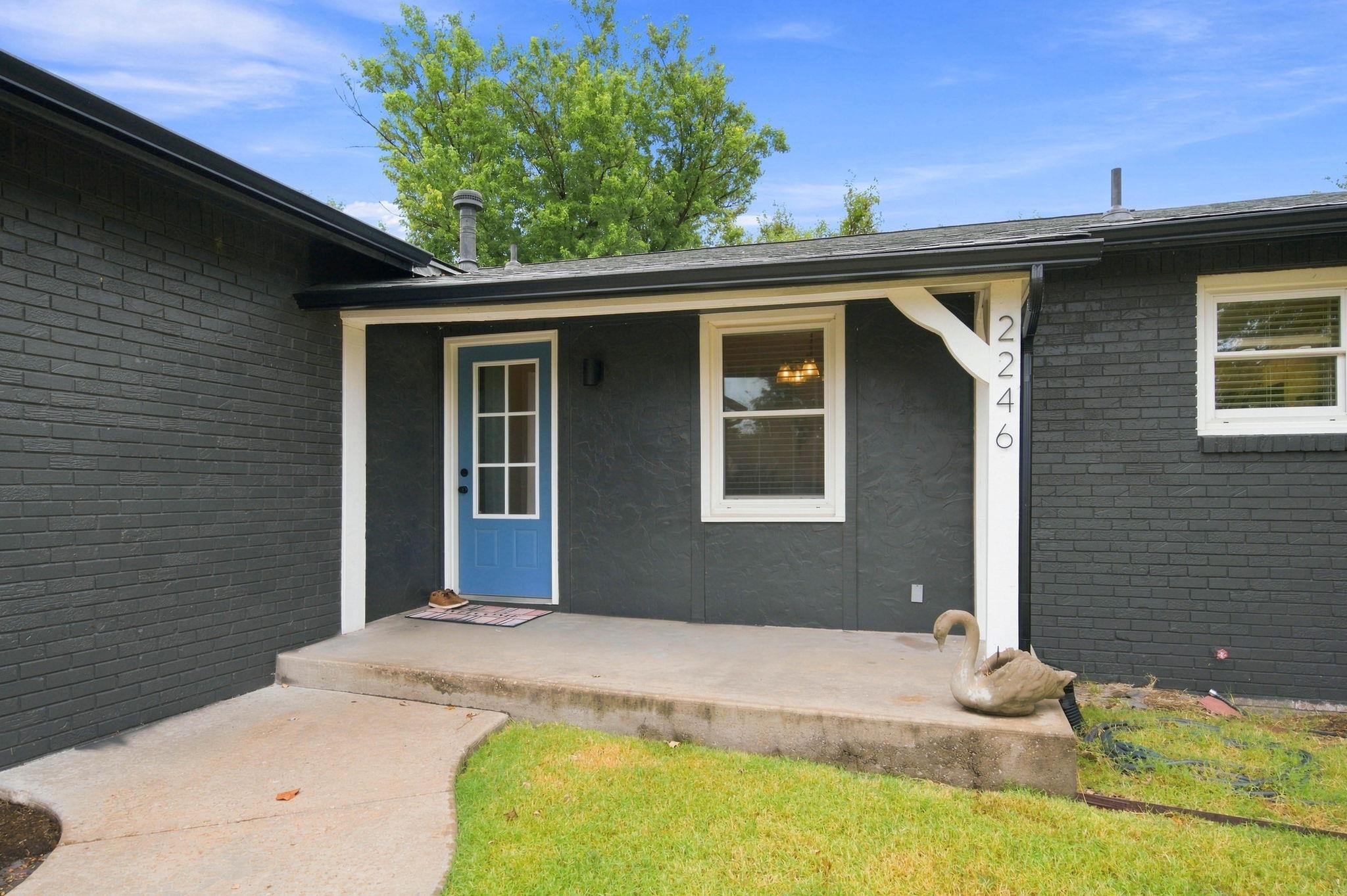 2246 S Lori Ln Property Photo 4