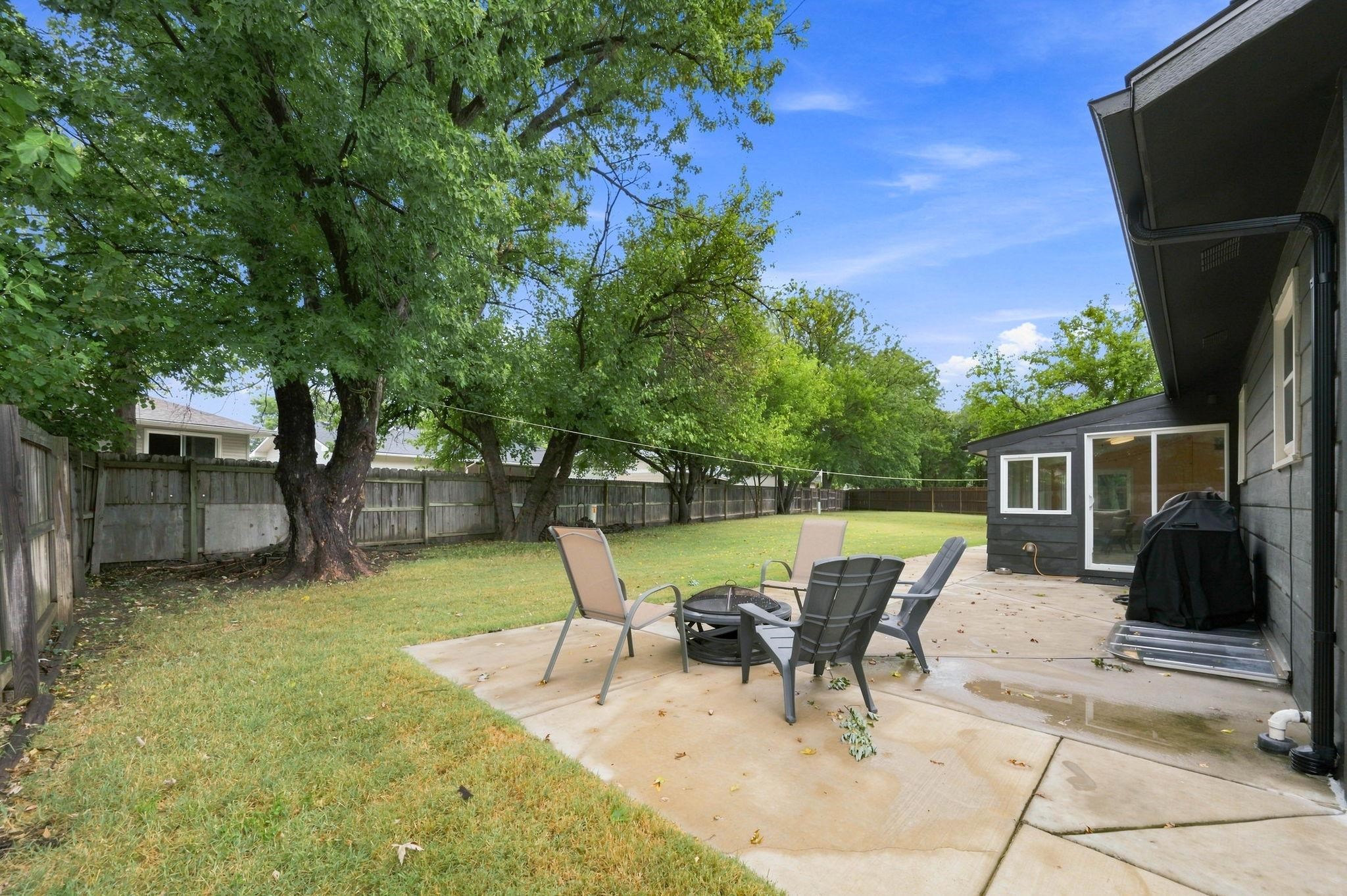 2246 S Lori Ln Property Photo 29