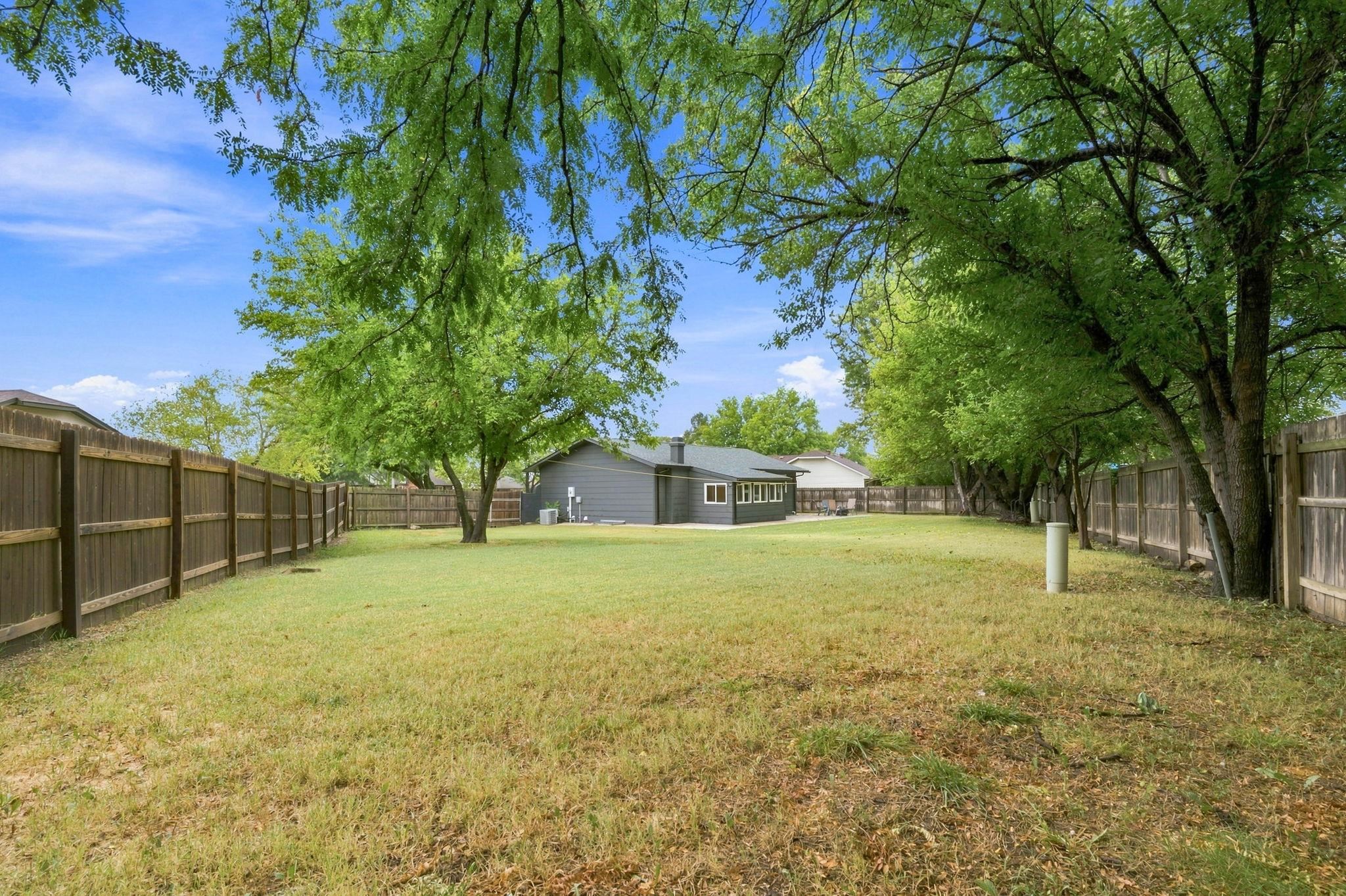 2246 S Lori Ln Property Photo 32