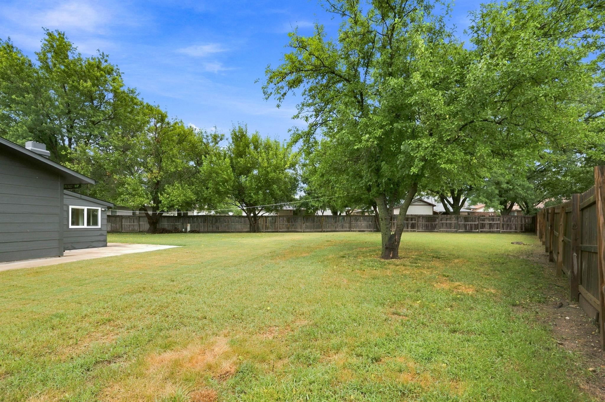 2246 S Lori Ln Property Photo 33