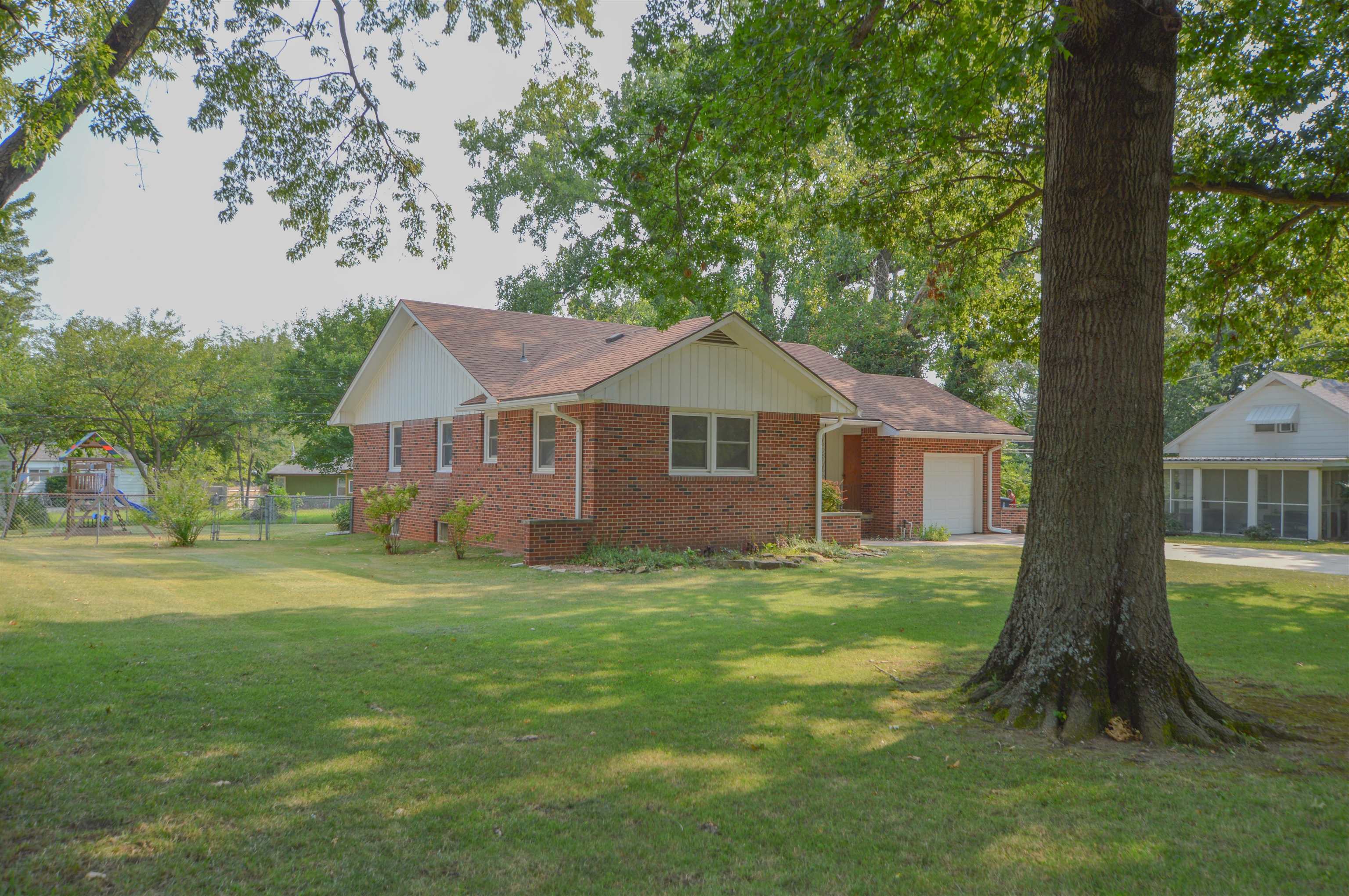 737 E Harvard Property Photo 2