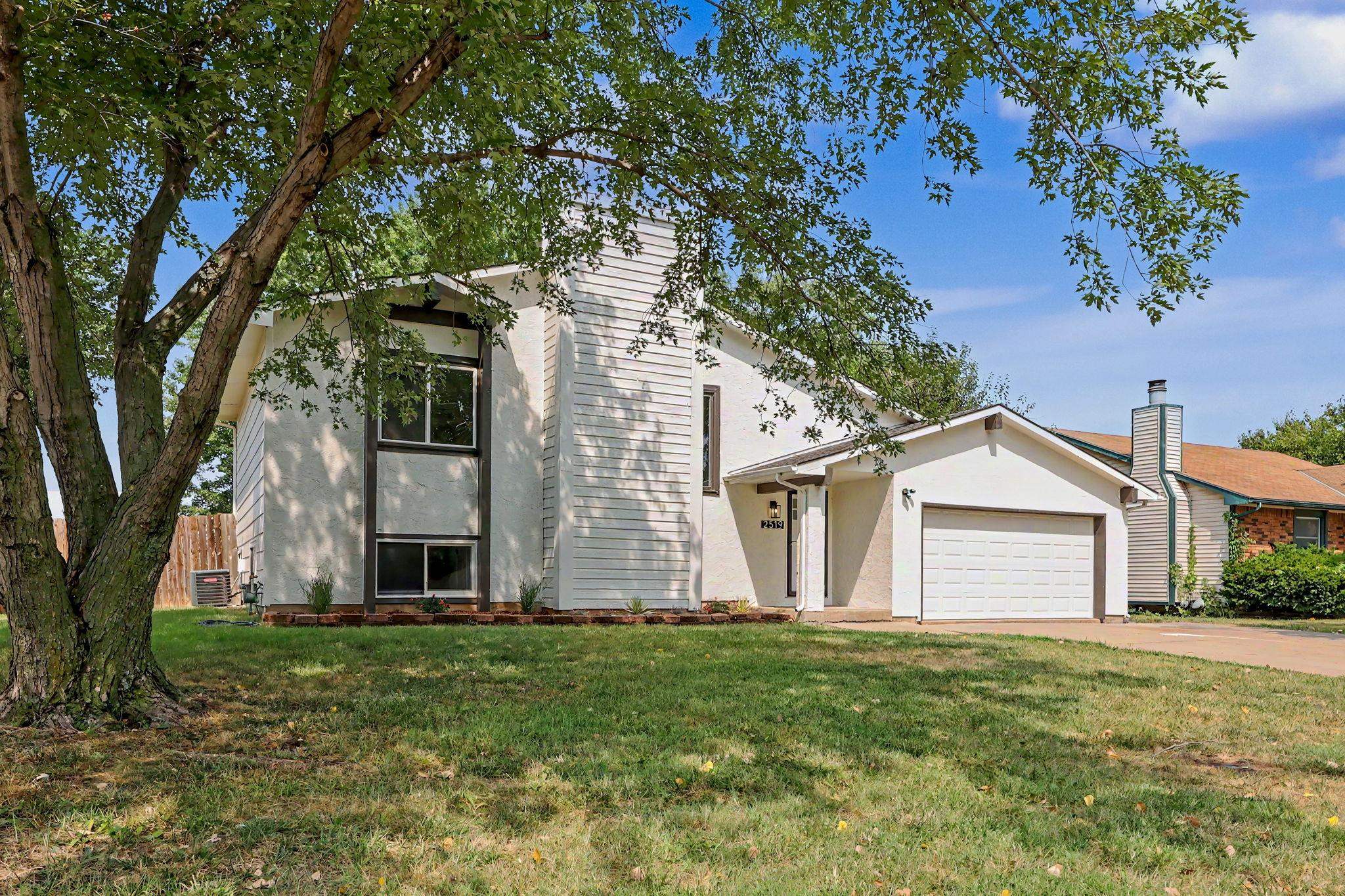 2519 S Lori Property Photo 2