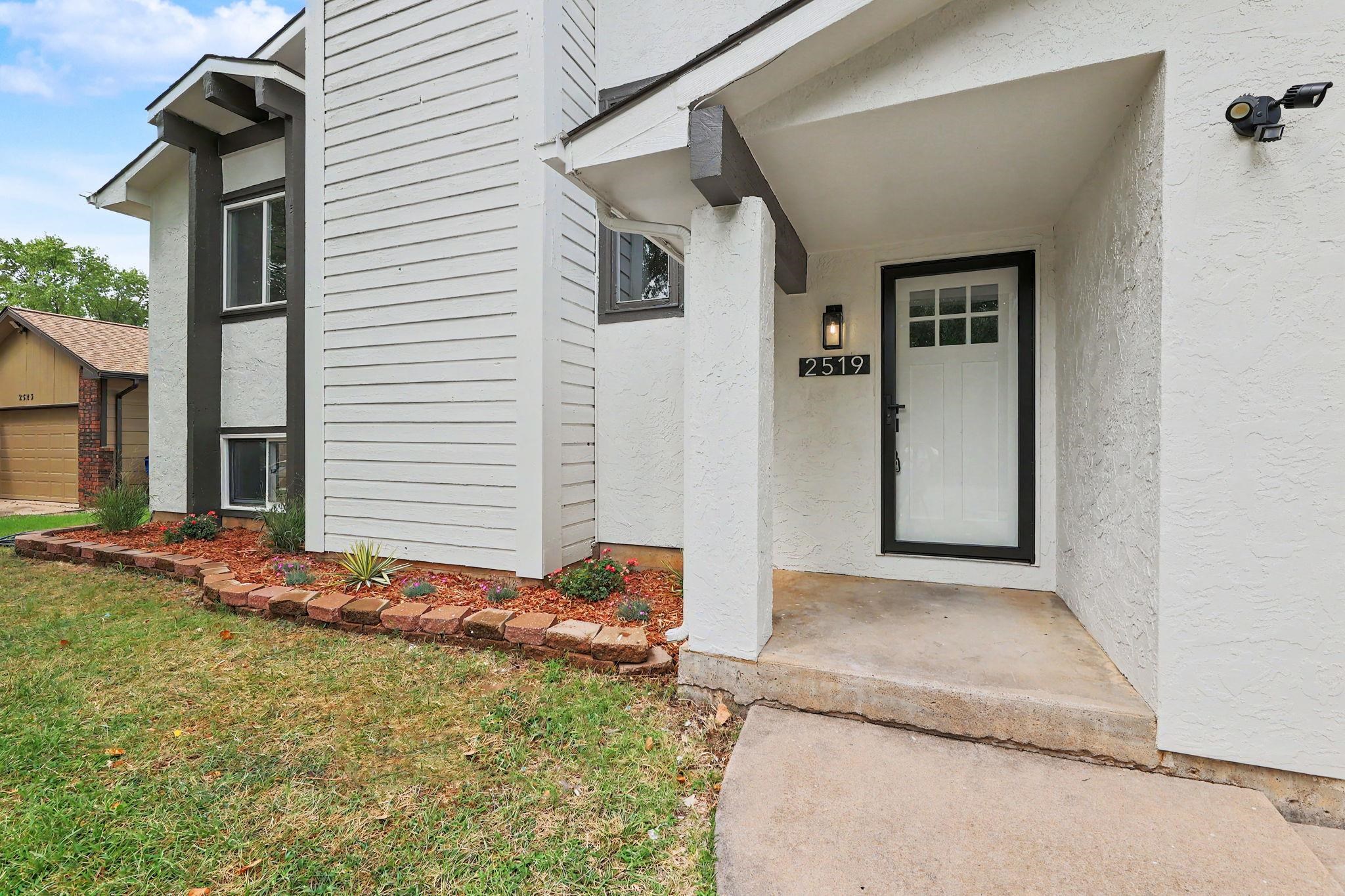 2519 S Lori Property Photo 4