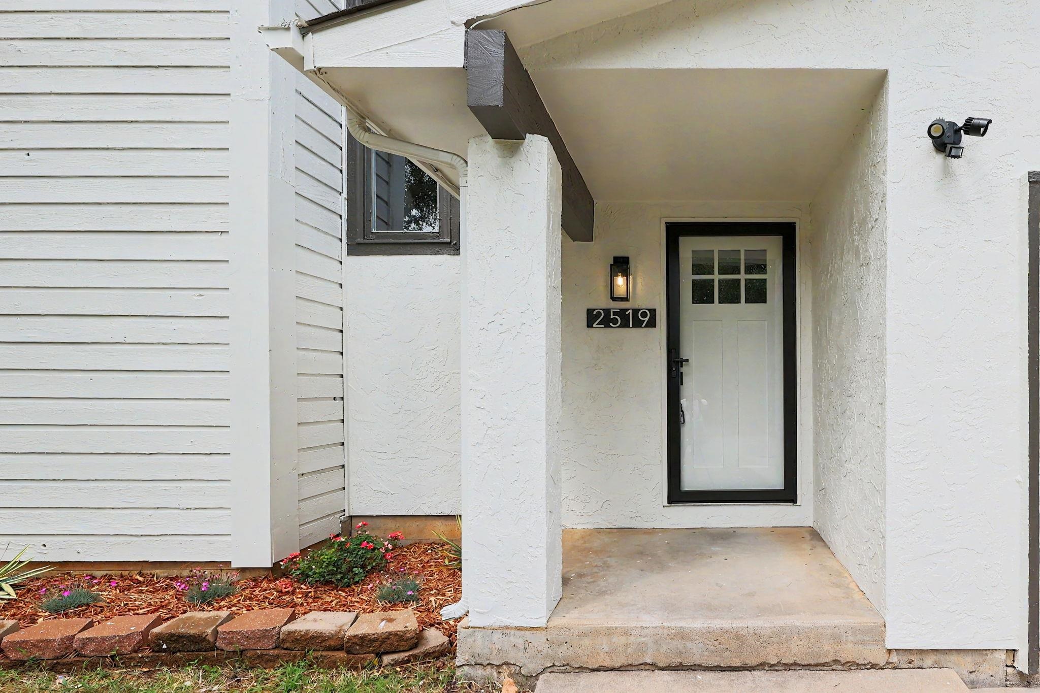 2519 S Lori Property Photo 5