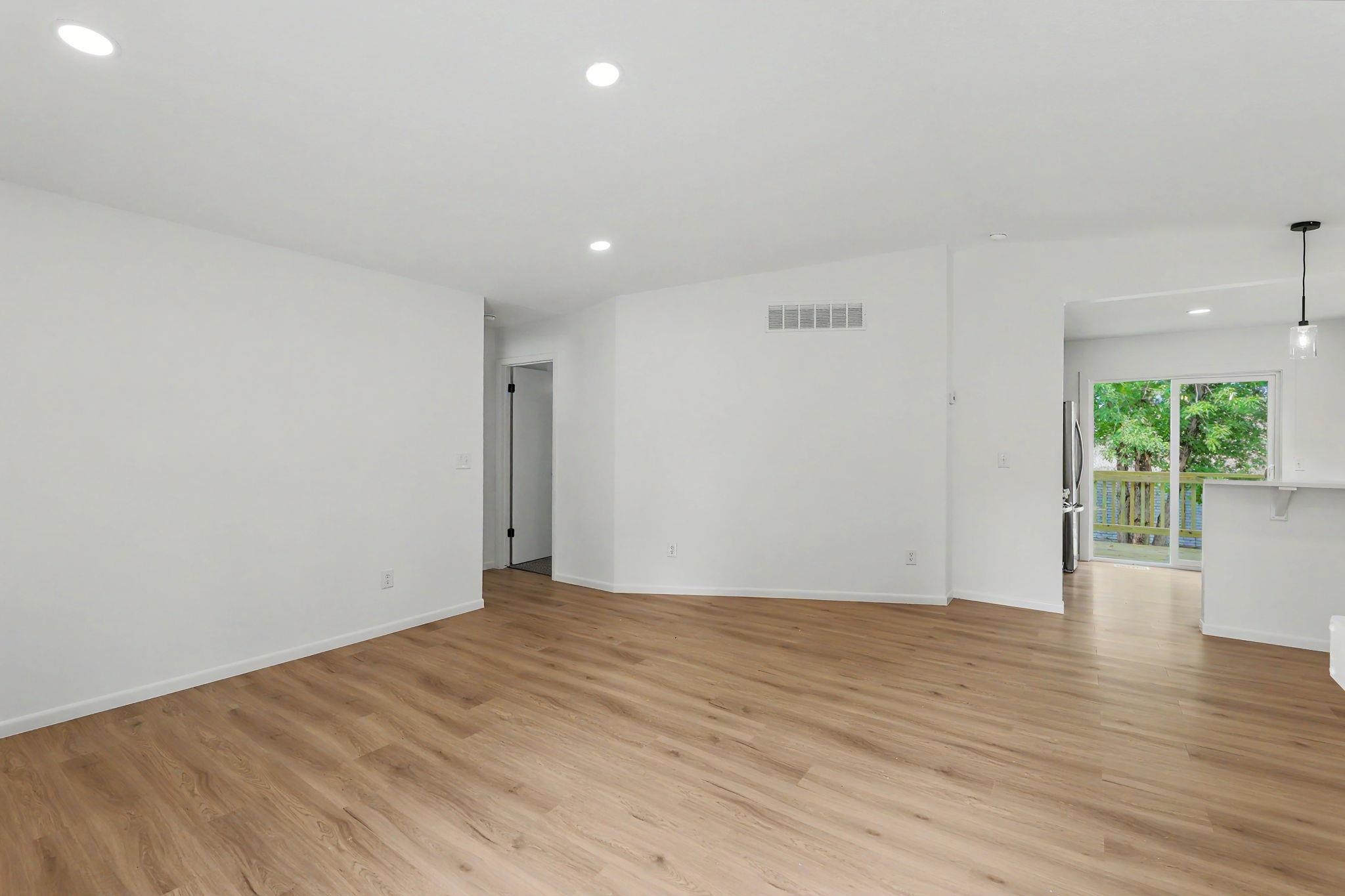 2519 S Lori Property Photo 7