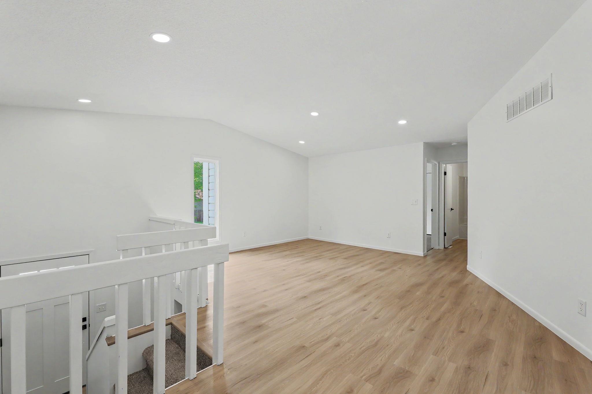 2519 S Lori Property Photo 9